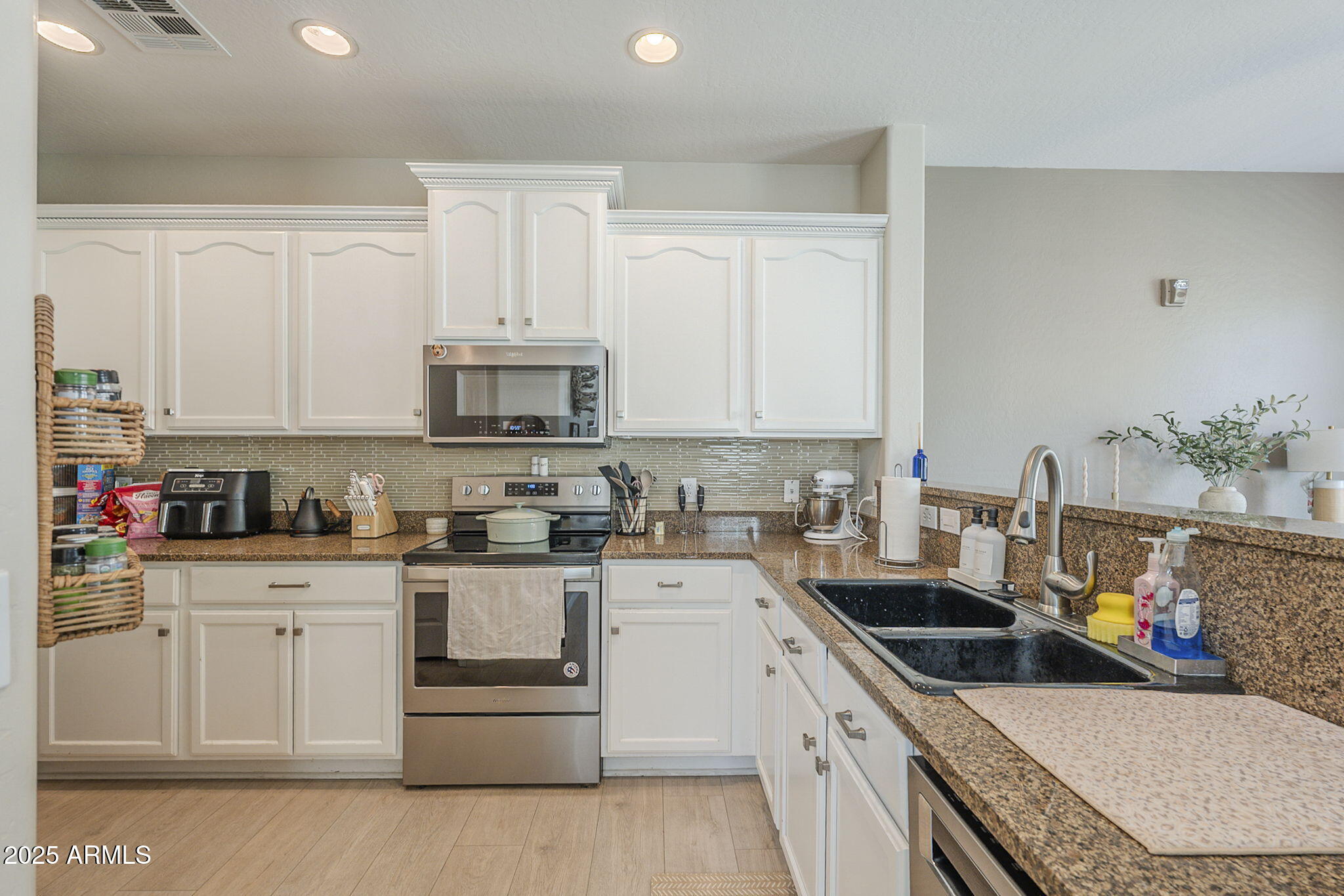 4758 E WATERMAN Street, 101