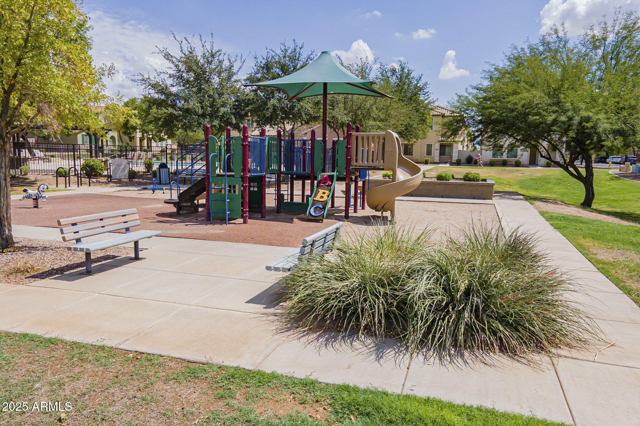 4758 E WATERMAN Street, 101