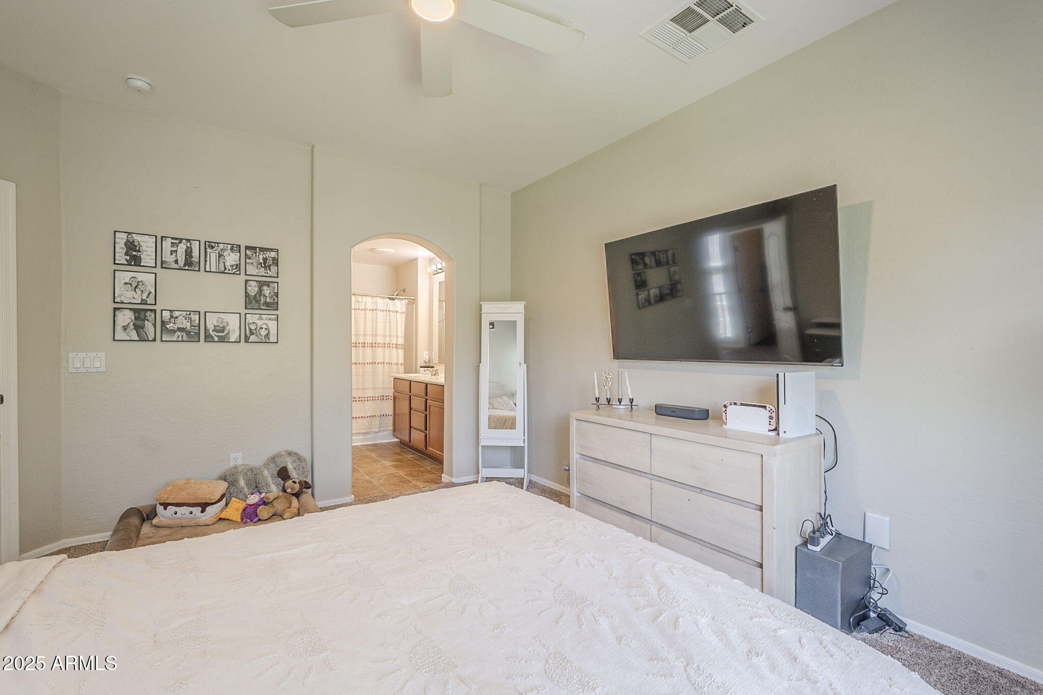 4758 E WATERMAN Street, 101