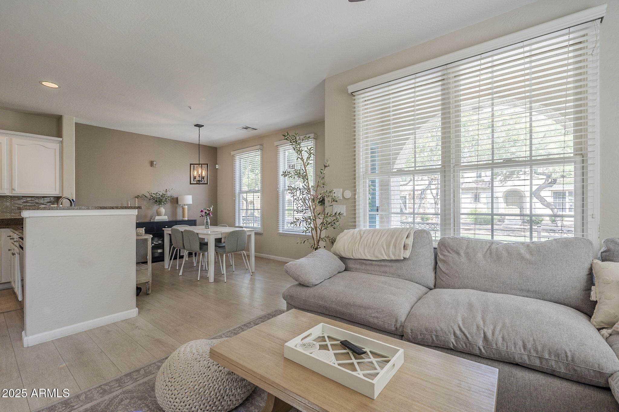 4758 E WATERMAN Street, 101