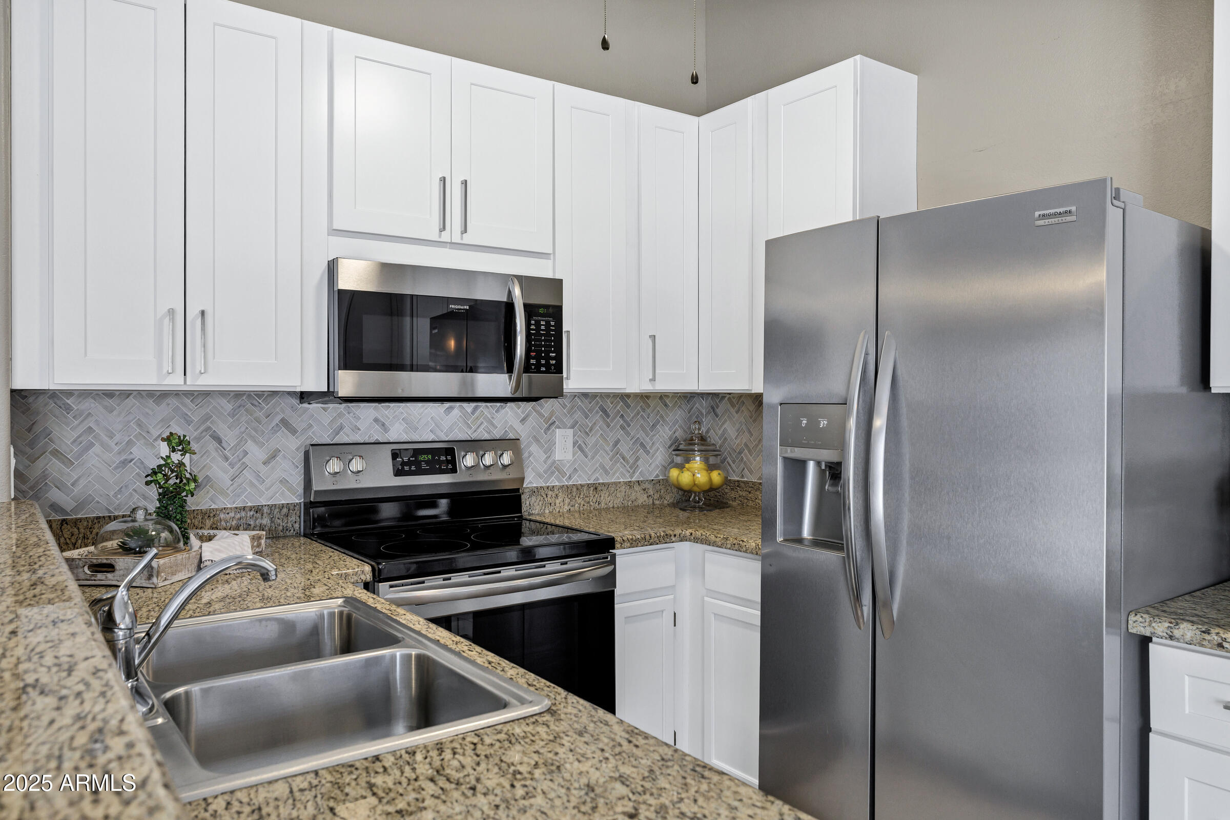 1863 E BUENA VISTA Drive