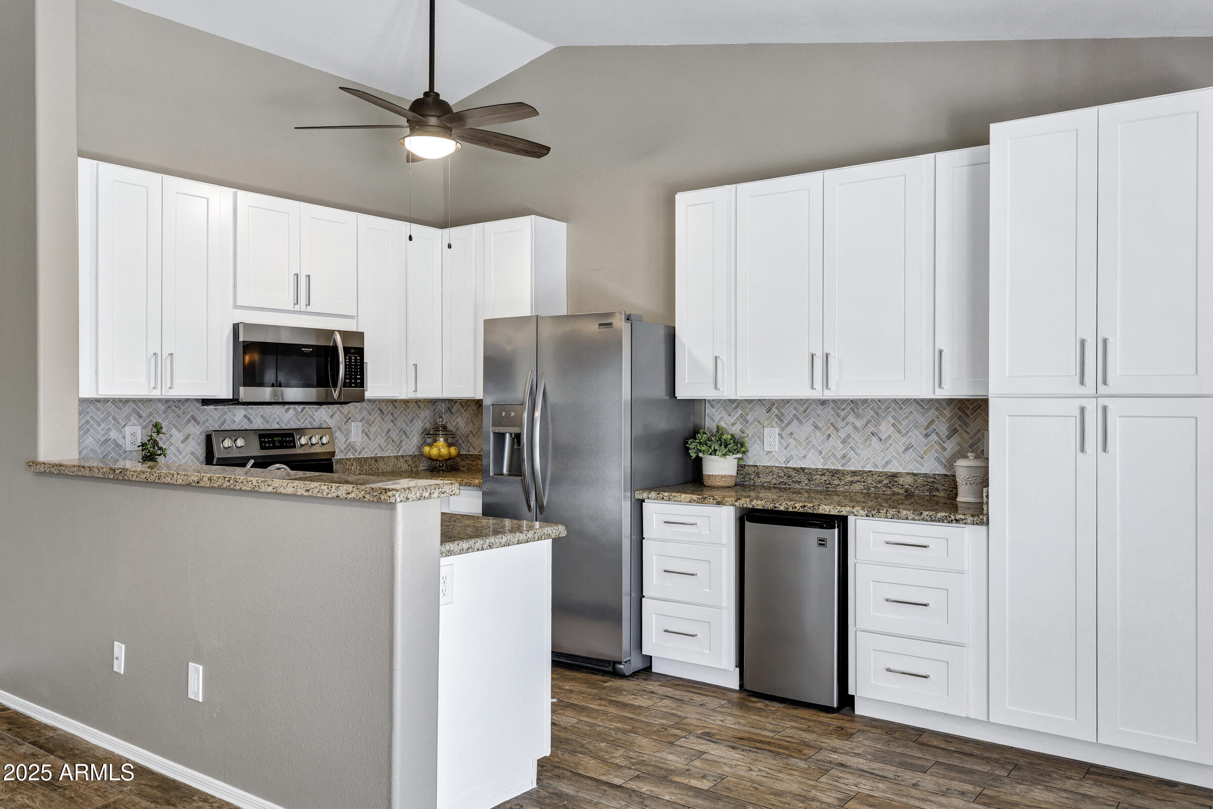 1863 E BUENA VISTA Drive