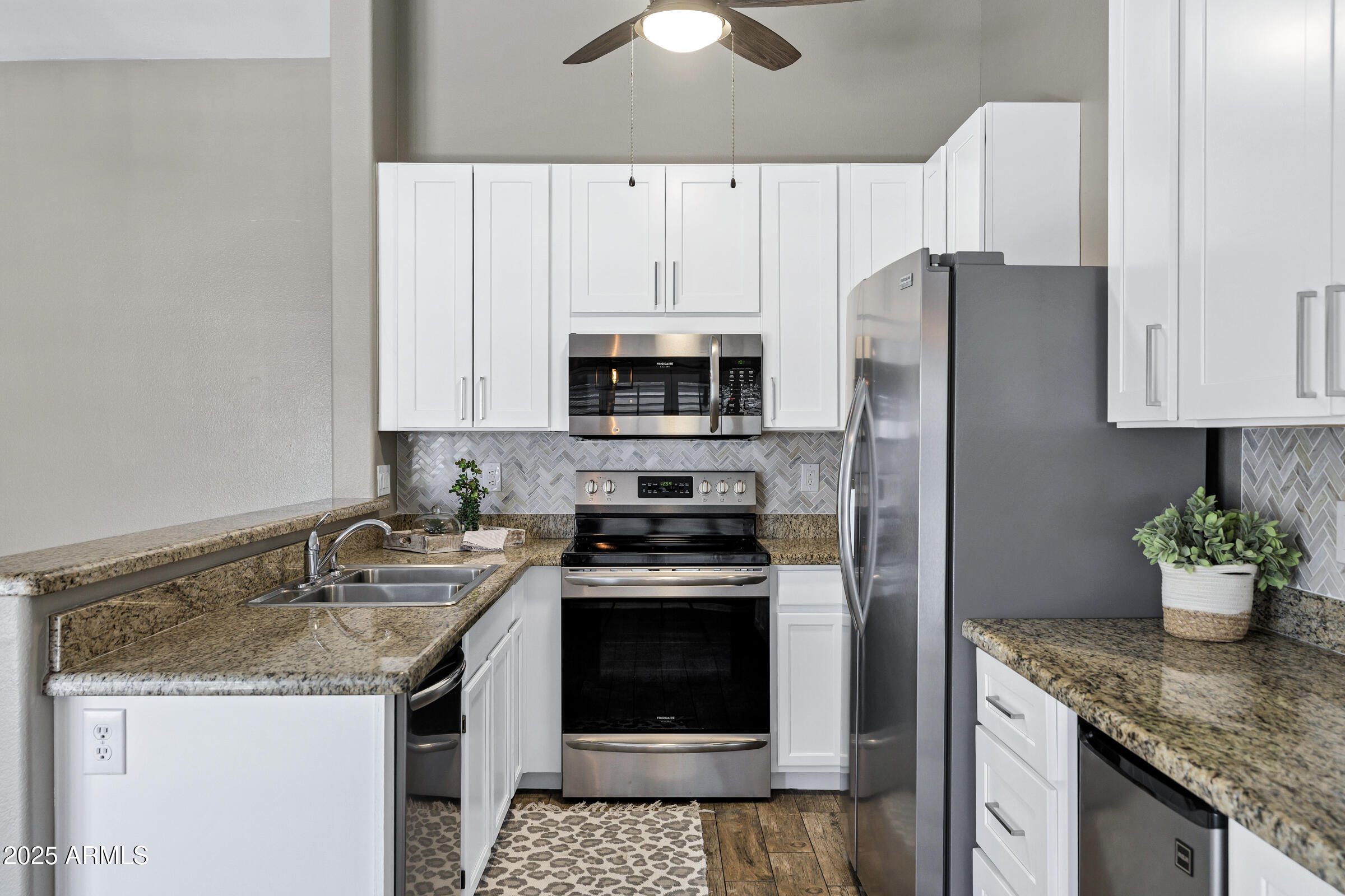 1863 E BUENA VISTA Drive