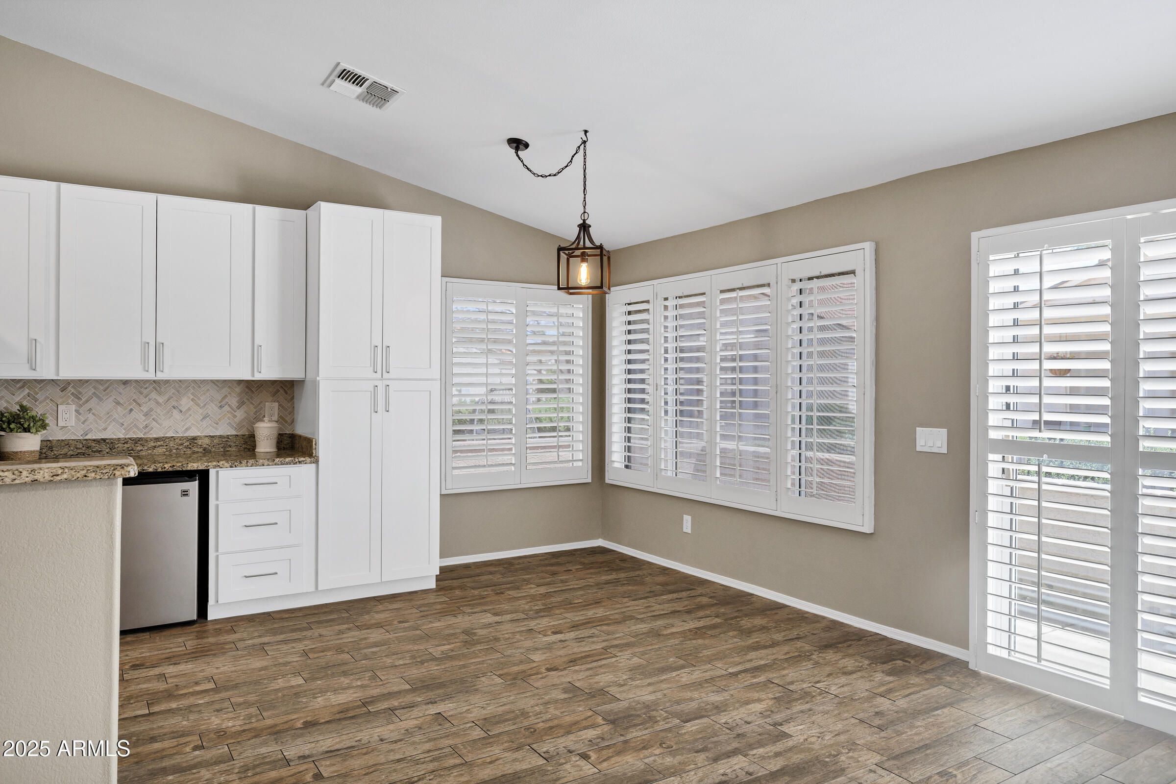 1863 E BUENA VISTA Drive