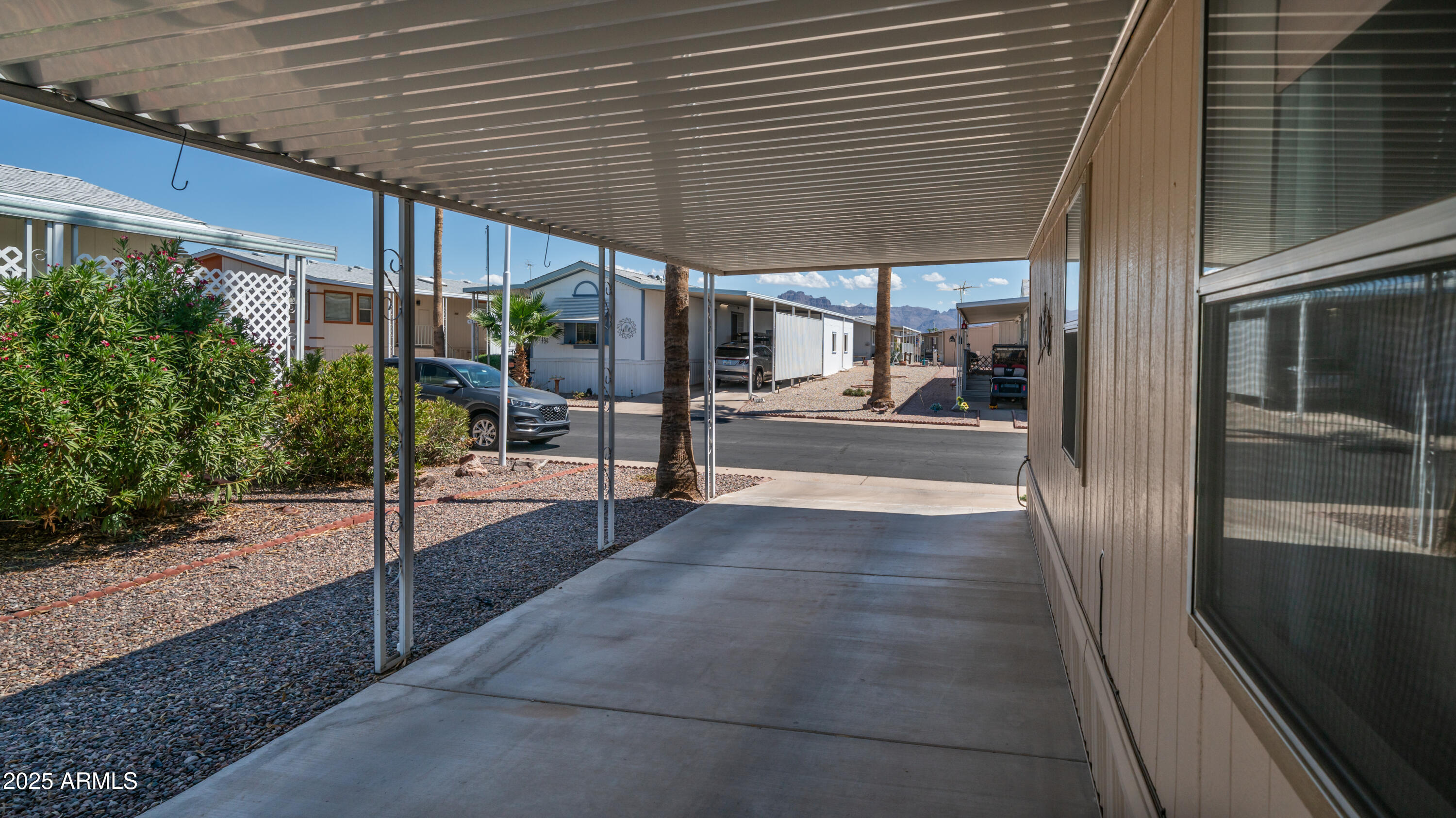 301 S SIGNAL BUTTE Road, 732