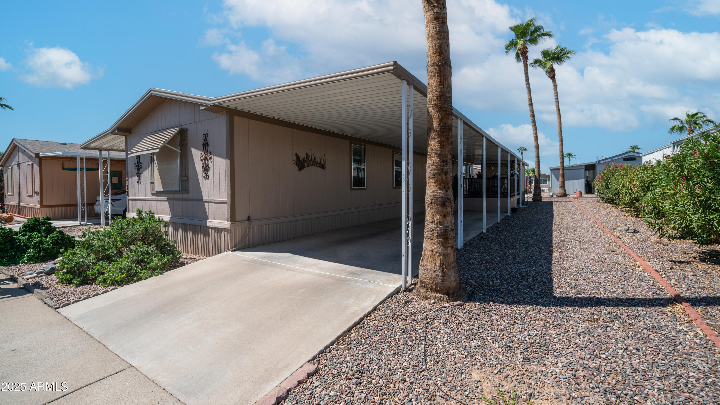 301 S SIGNAL BUTTE Road, 732