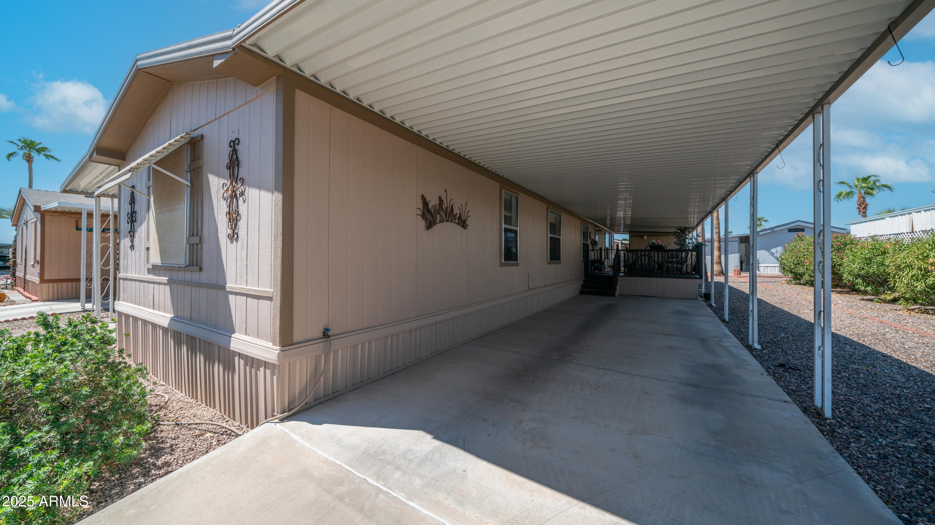 301 S SIGNAL BUTTE Road, 732