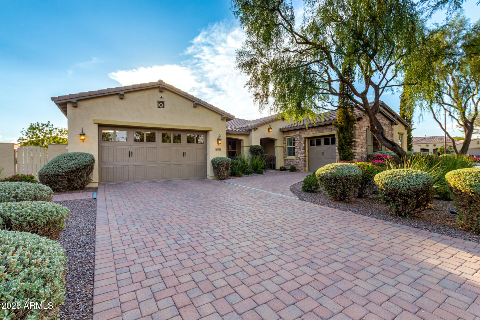 4908 S FIGUEROA Lane