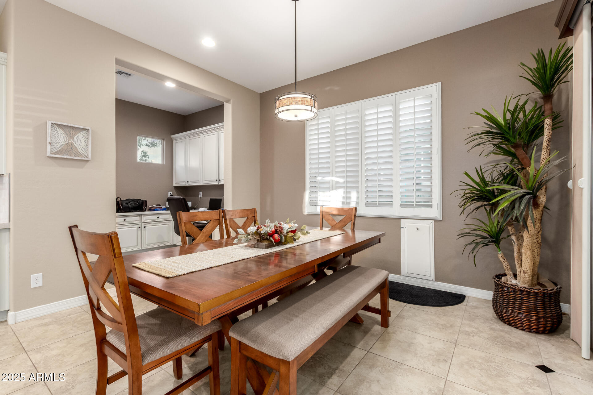 4908 S FIGUEROA Lane