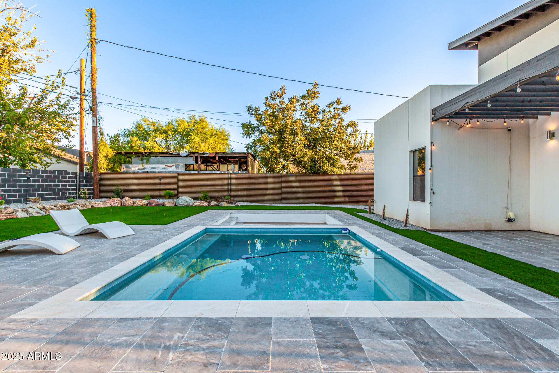 2311 N 29TH Place