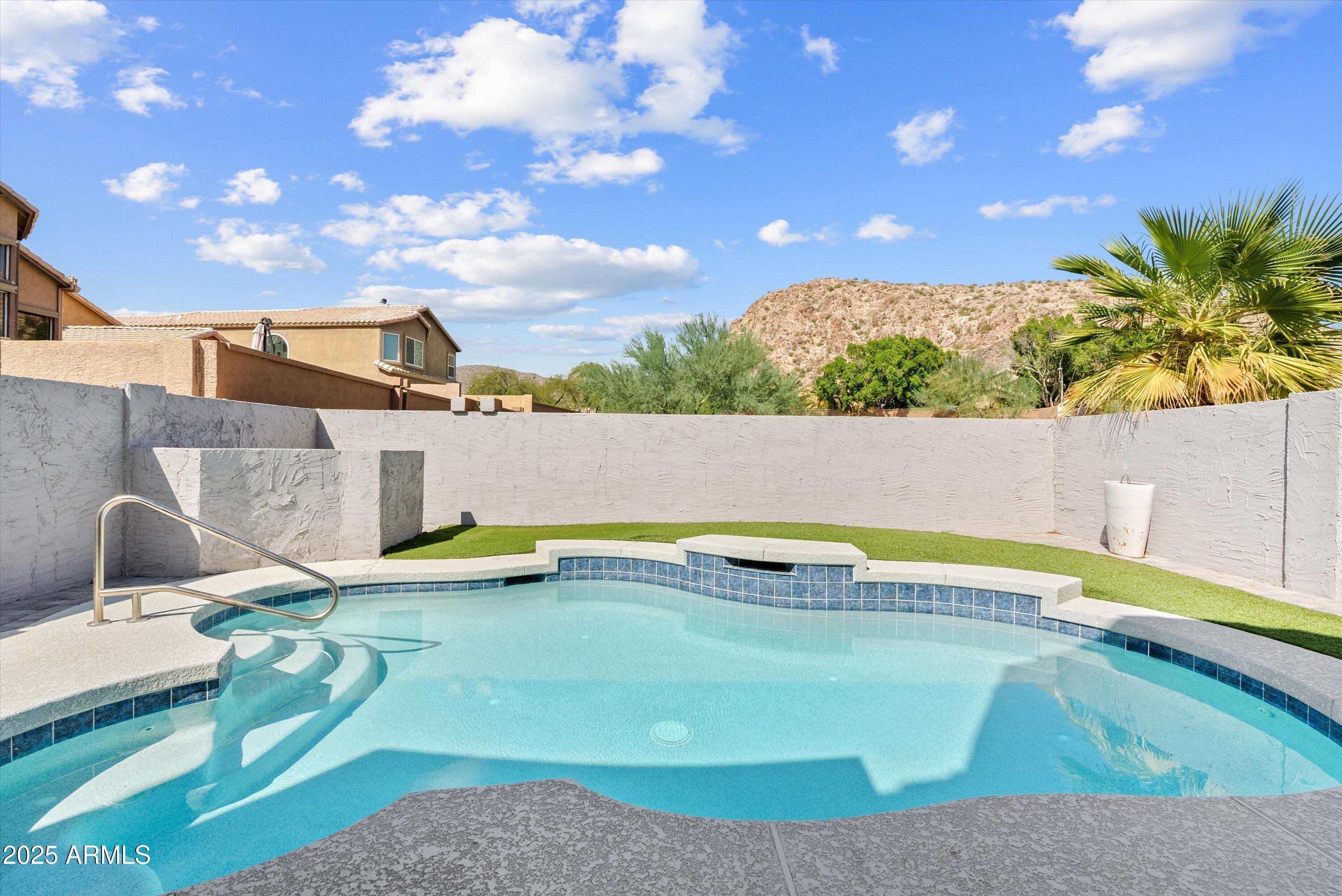 1414 E CATHEDRAL ROCK Drive