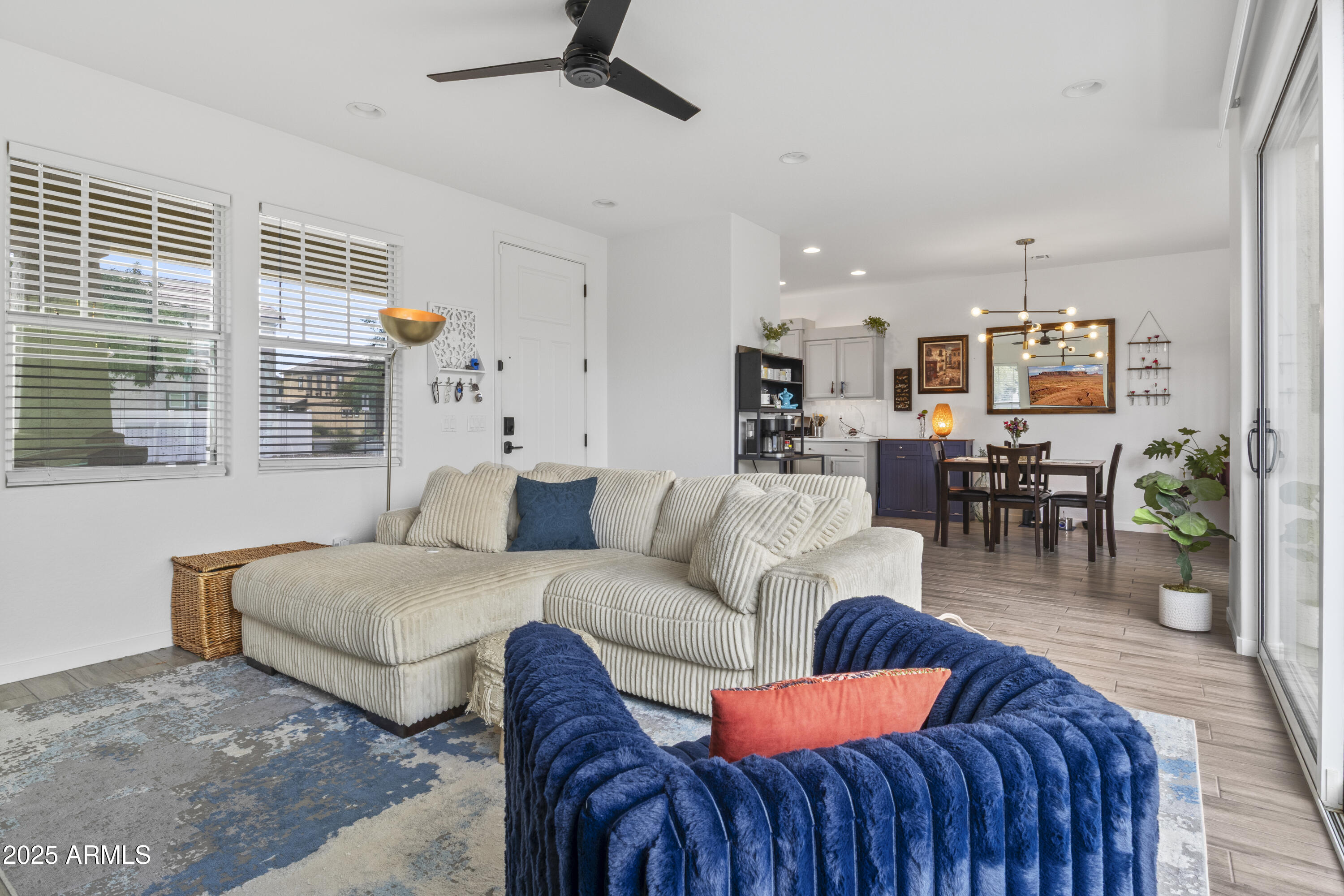 10436 E NOPAL Avenue