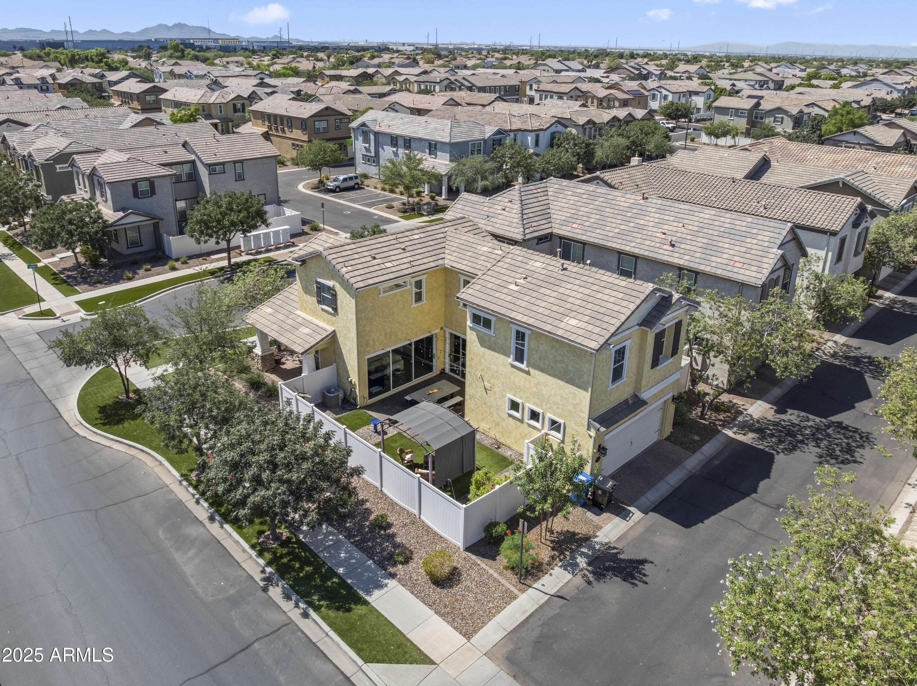 10436 E NOPAL Avenue