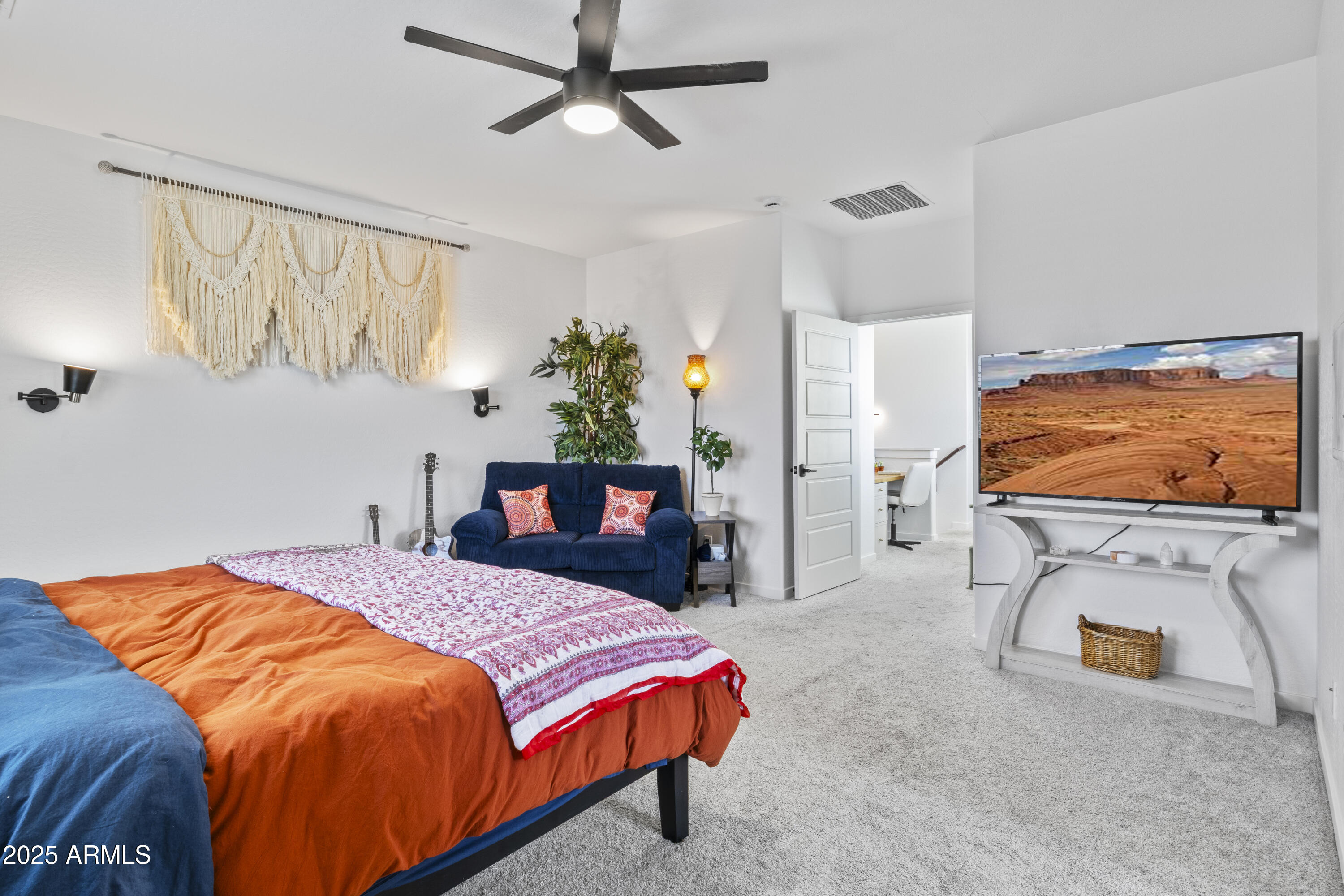 10436 E NOPAL Avenue