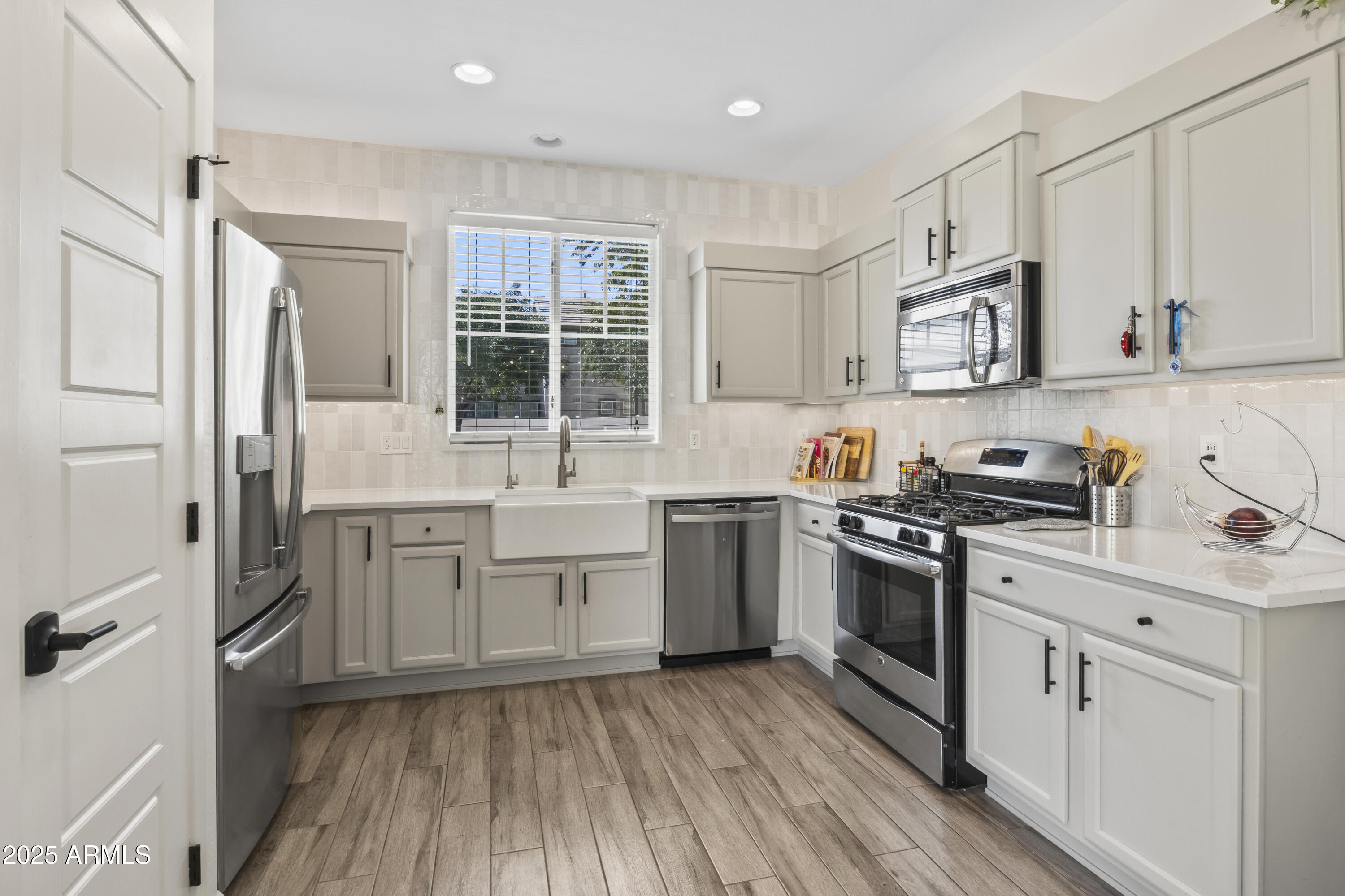 10436 E NOPAL Avenue