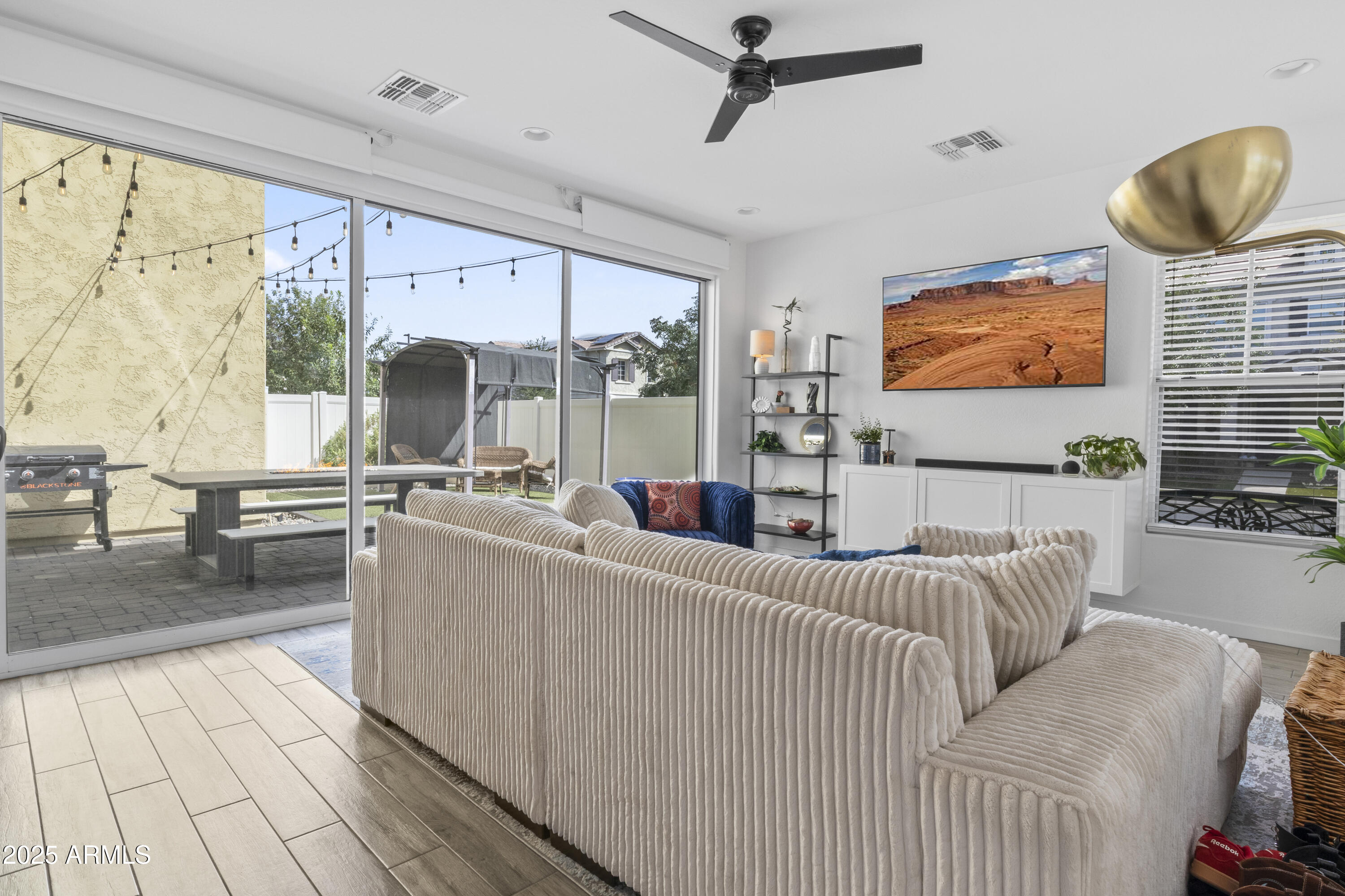 10436 E NOPAL Avenue