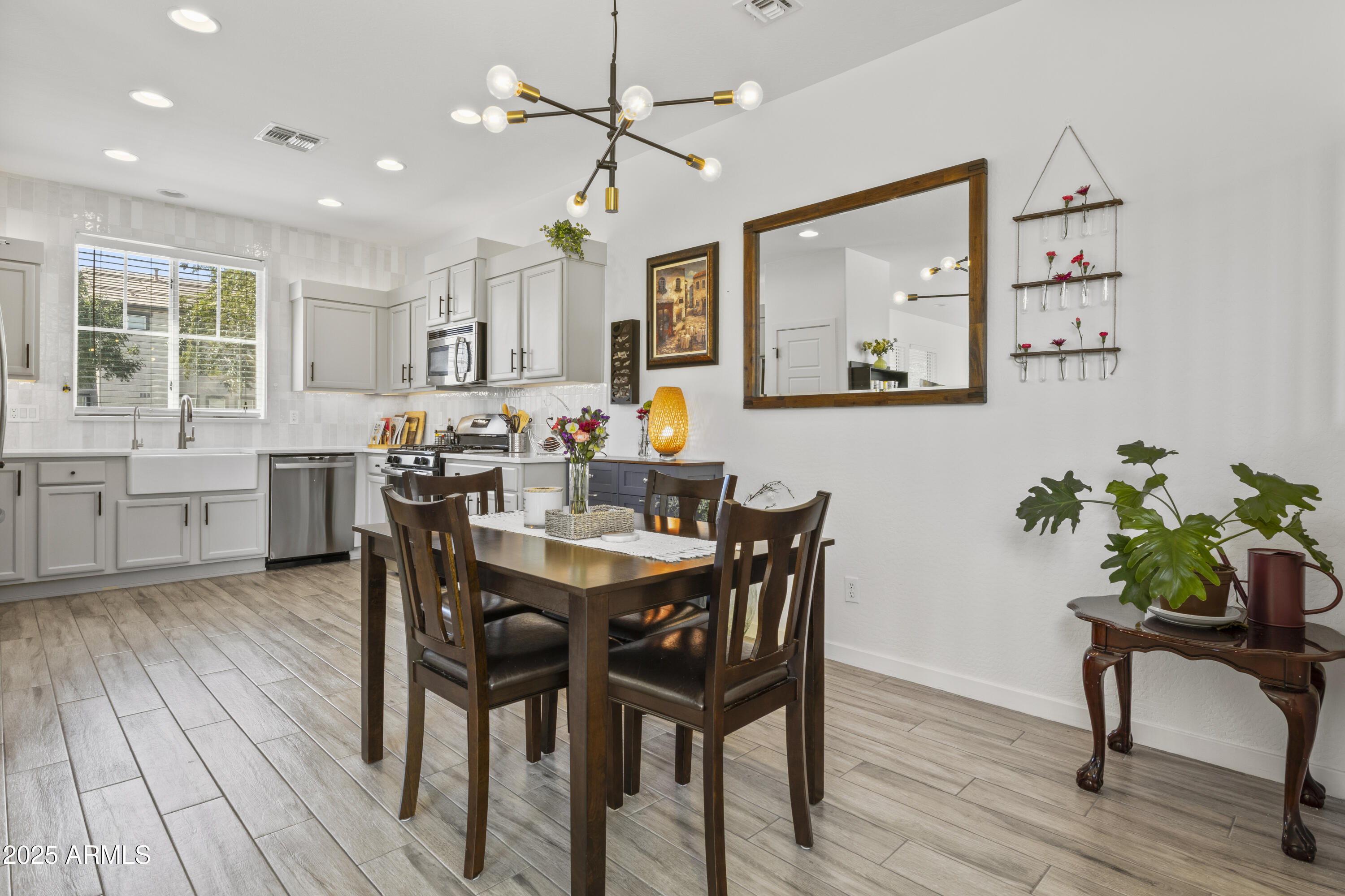 10436 E NOPAL Avenue