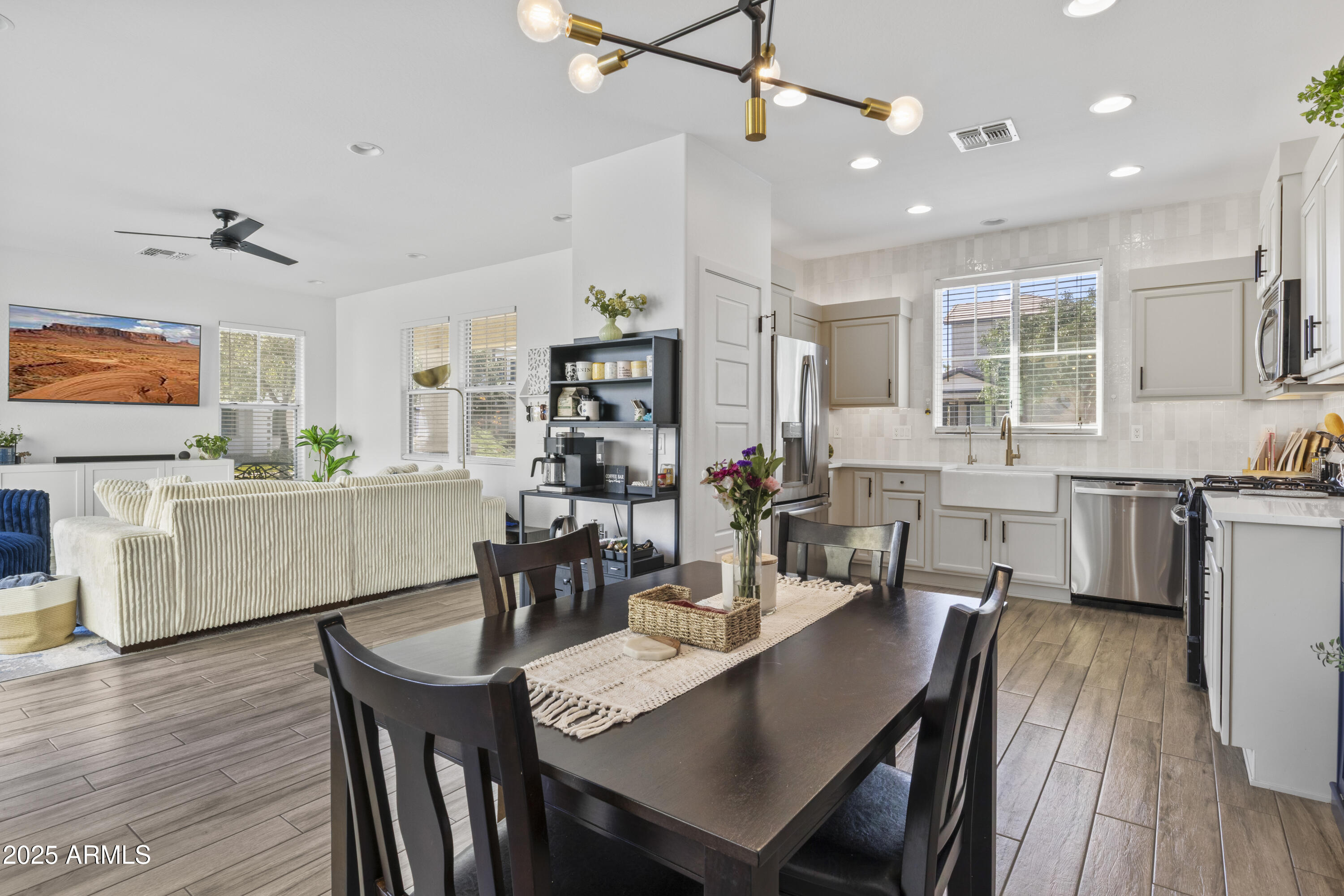 10436 E NOPAL Avenue