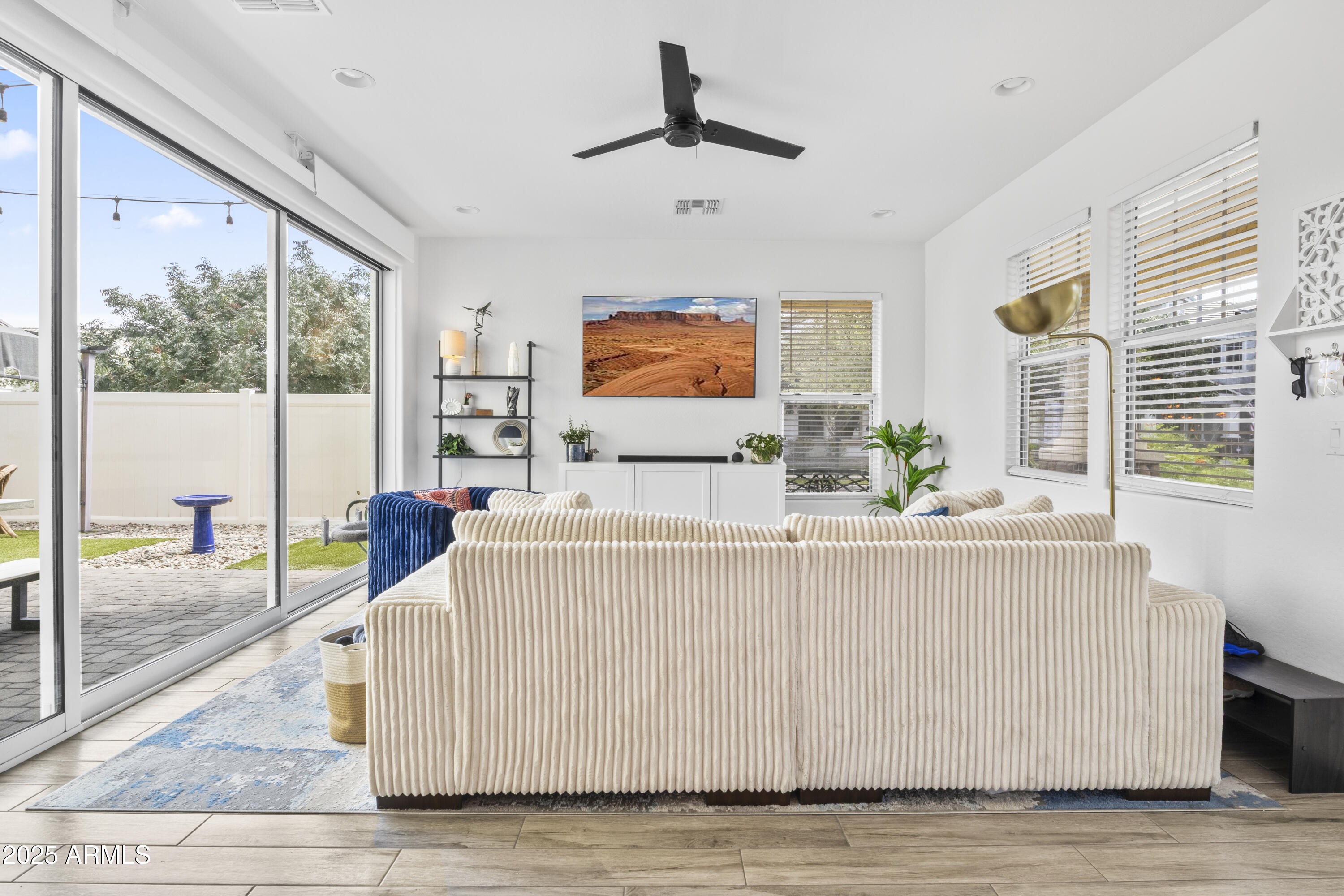 10436 E NOPAL Avenue