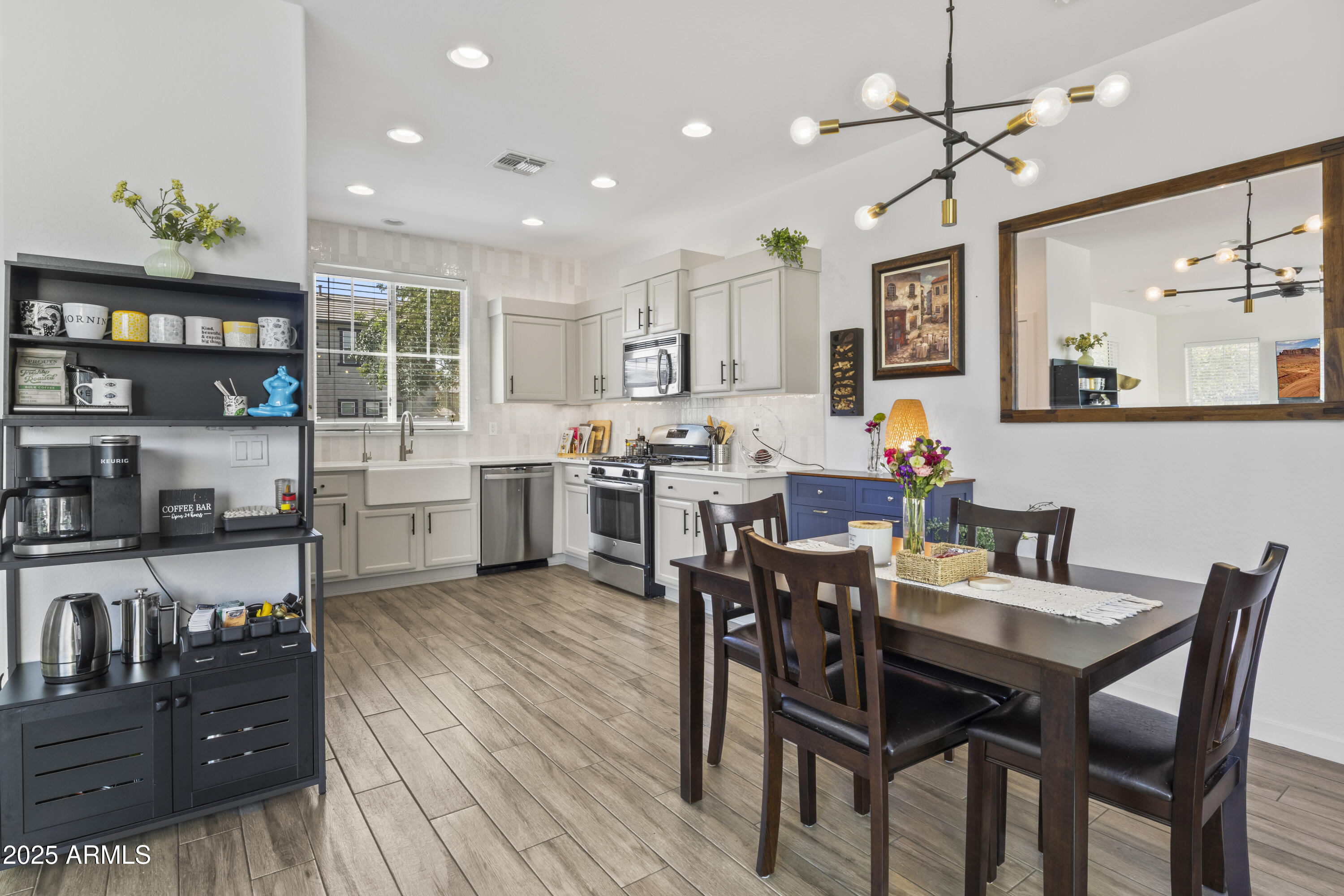 10436 E NOPAL Avenue