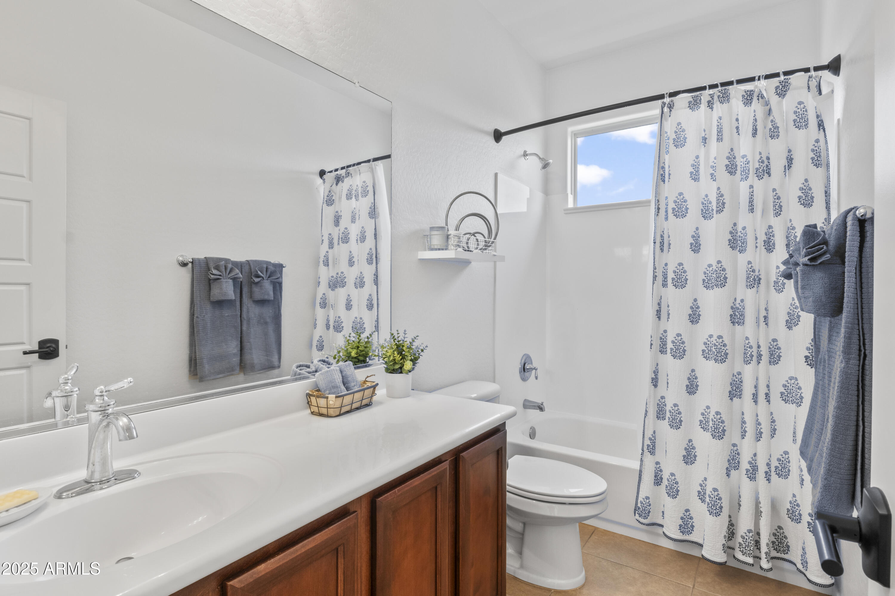 10436 E NOPAL Avenue