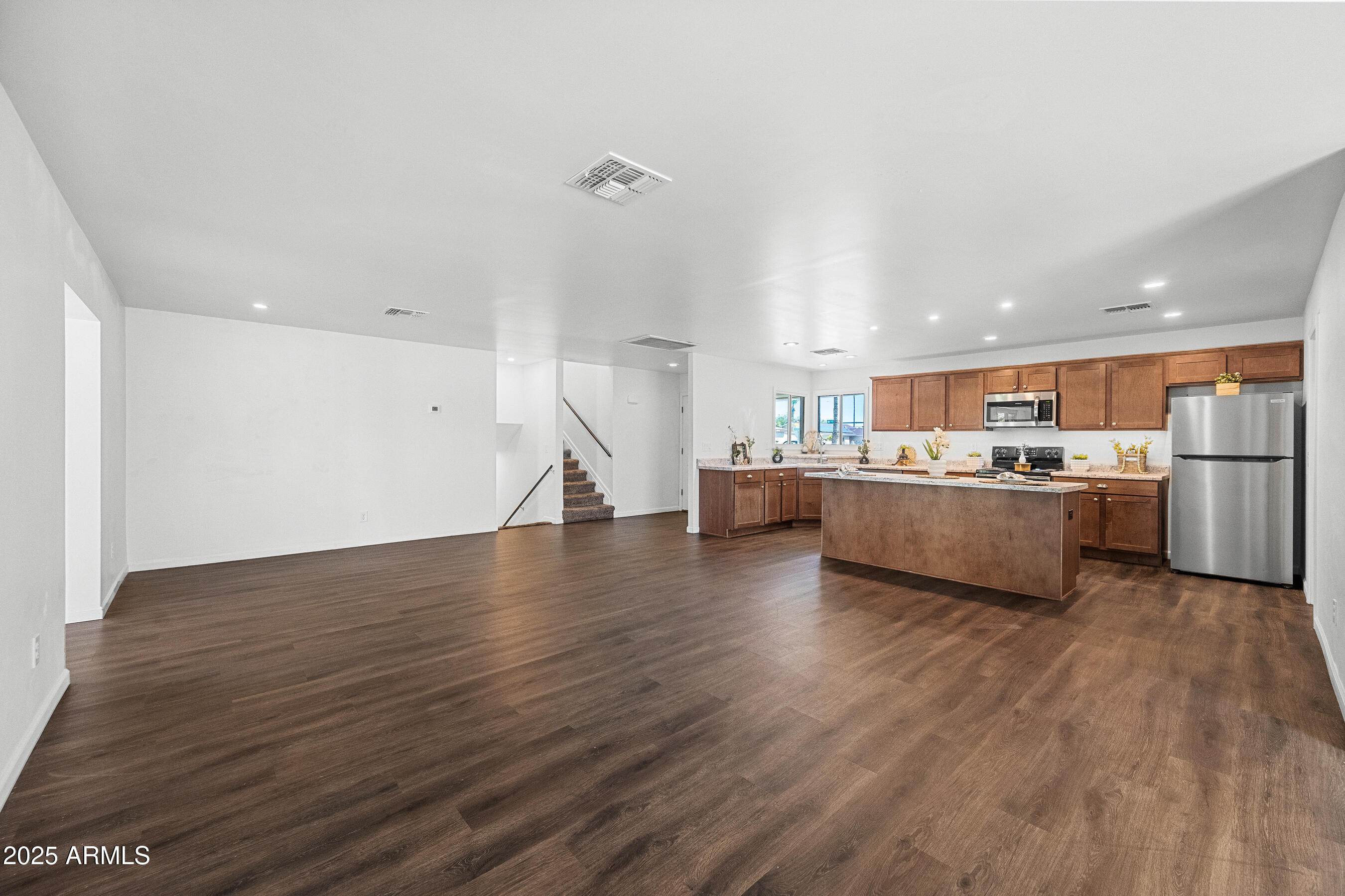 1720 E HERMOSA Drive