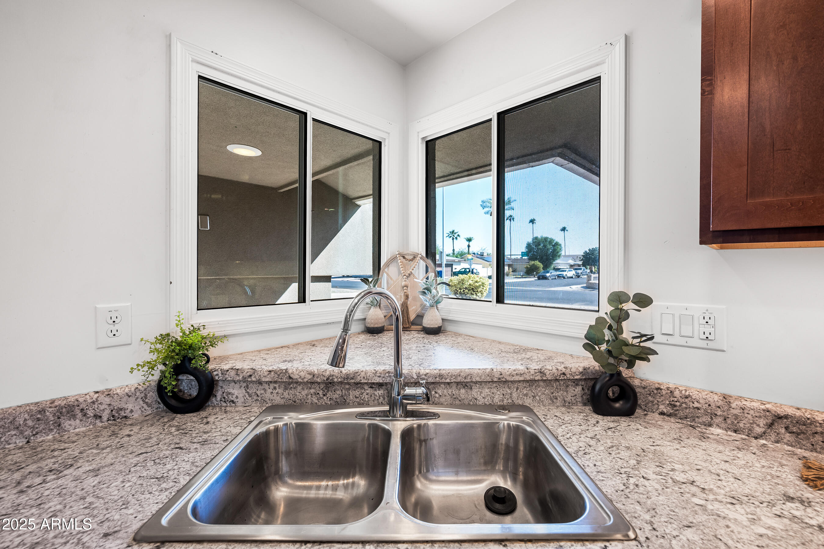 1720 E HERMOSA Drive