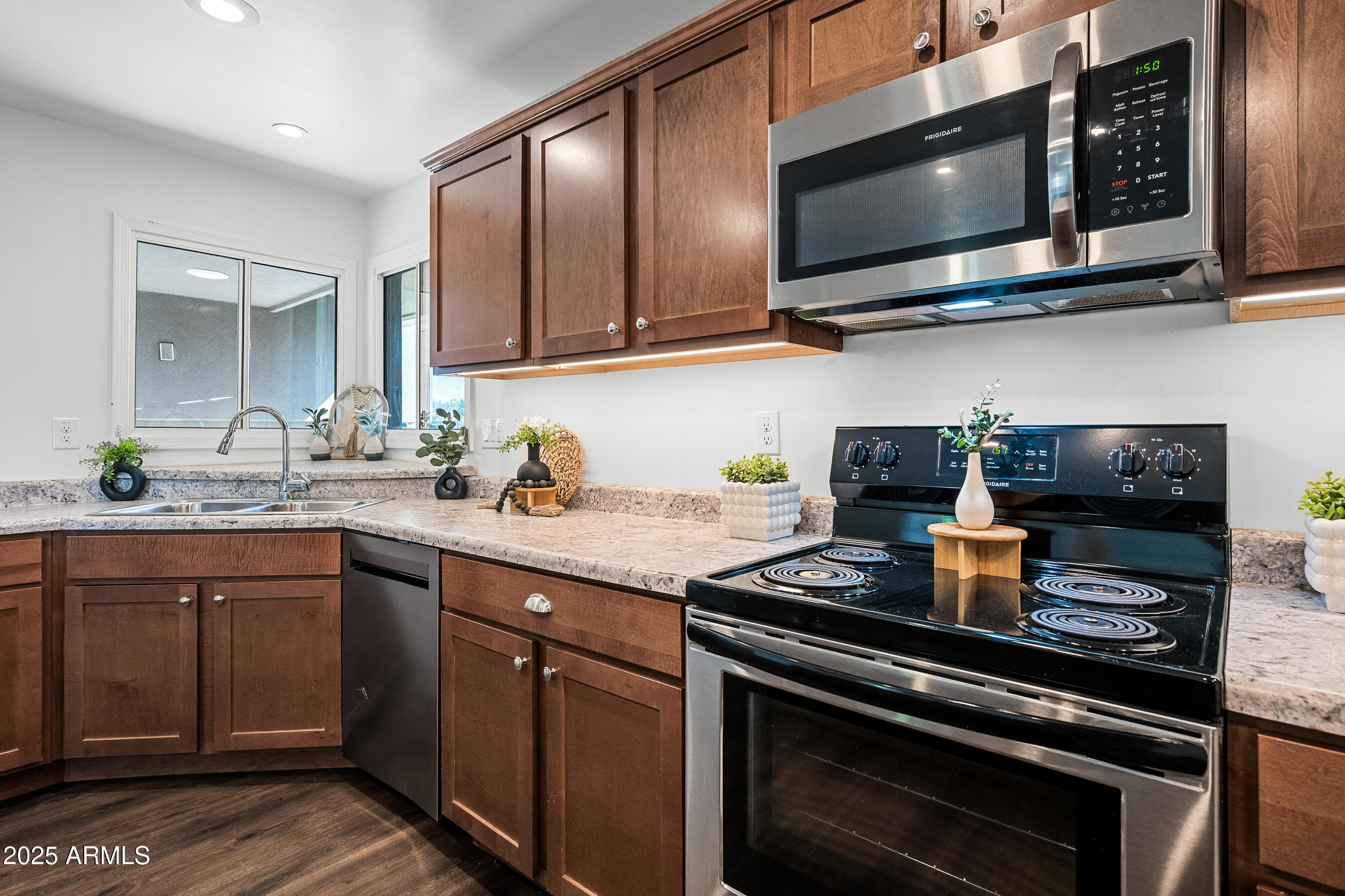 1720 E HERMOSA Drive