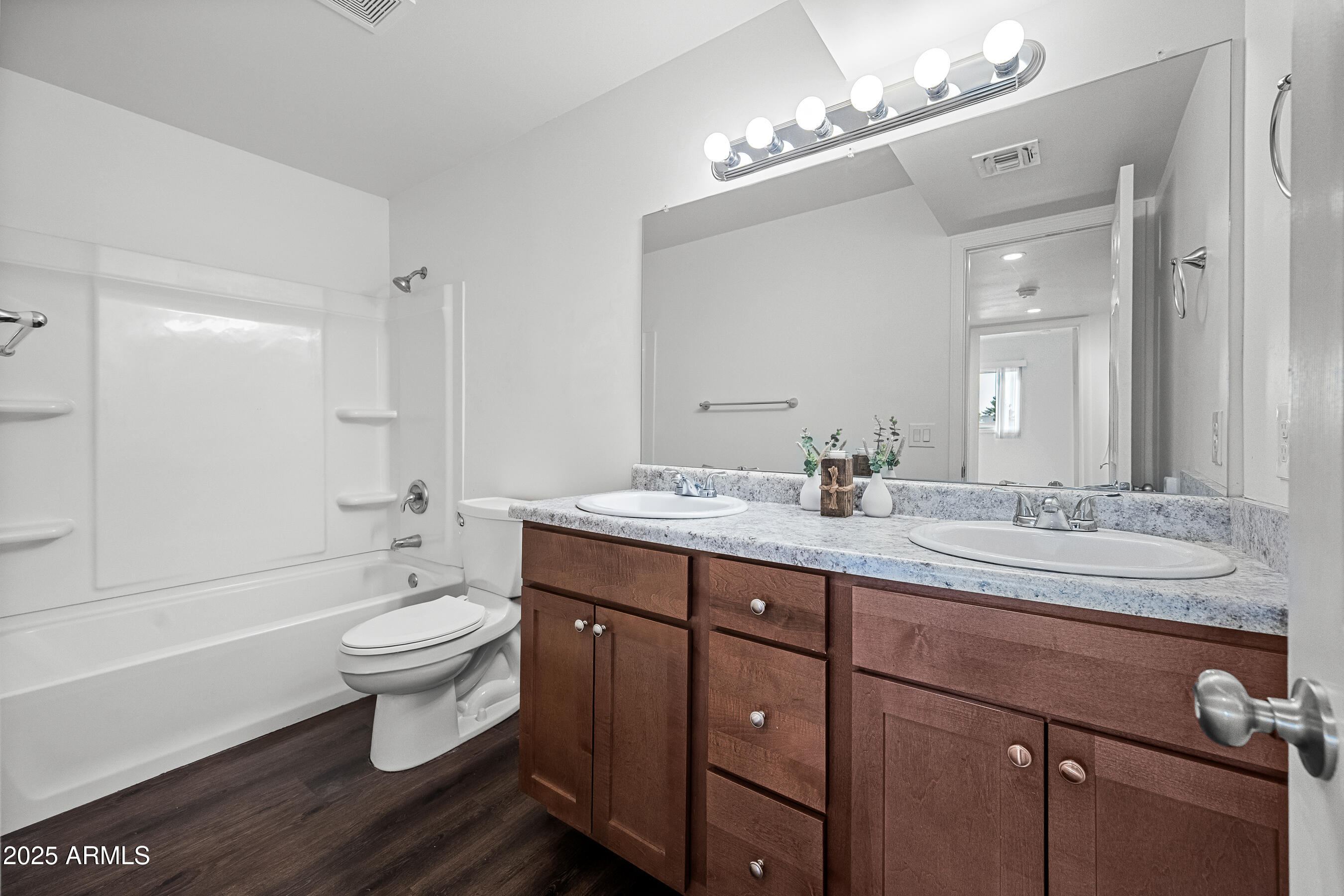 1720 E HERMOSA Drive