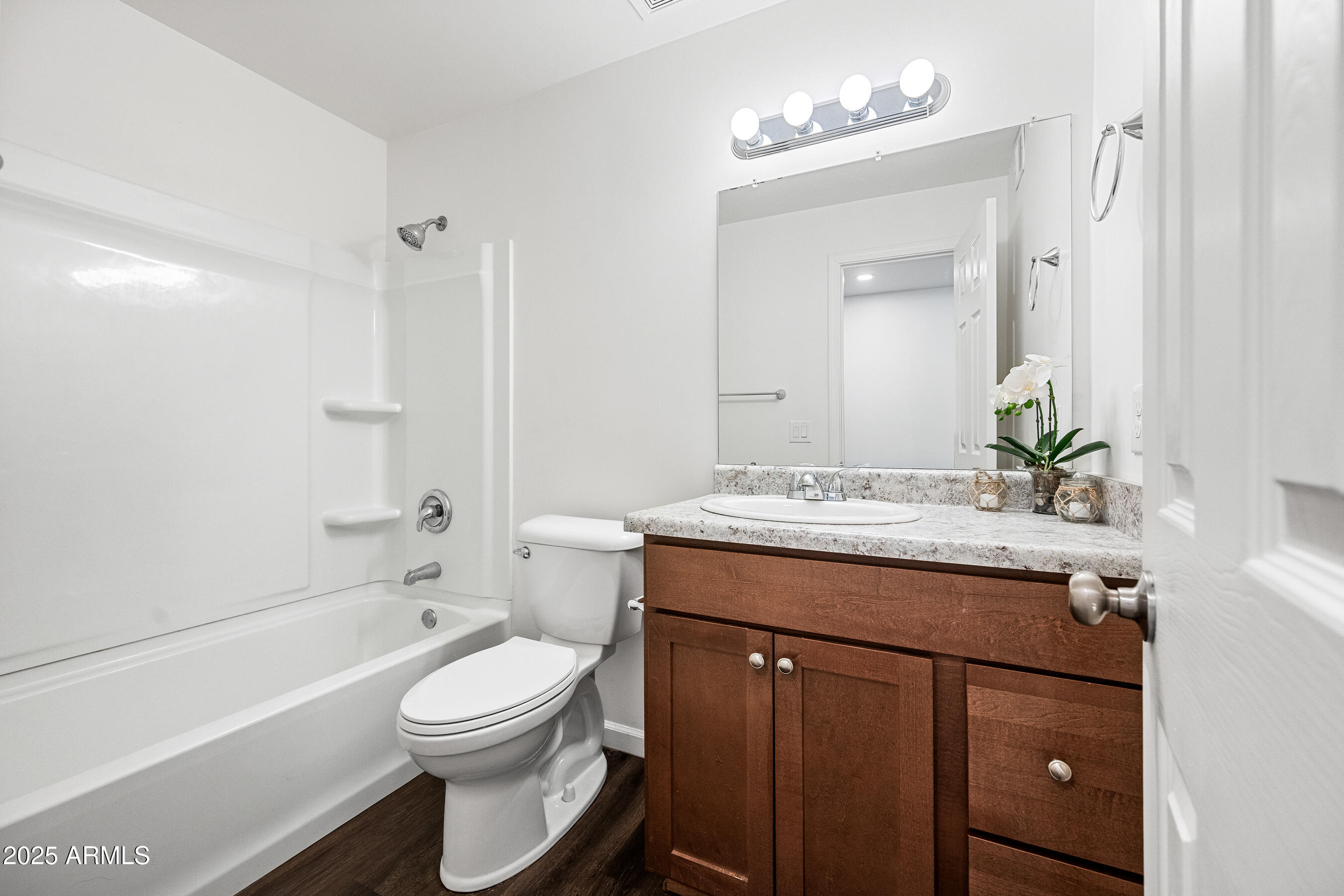 1720 E HERMOSA Drive