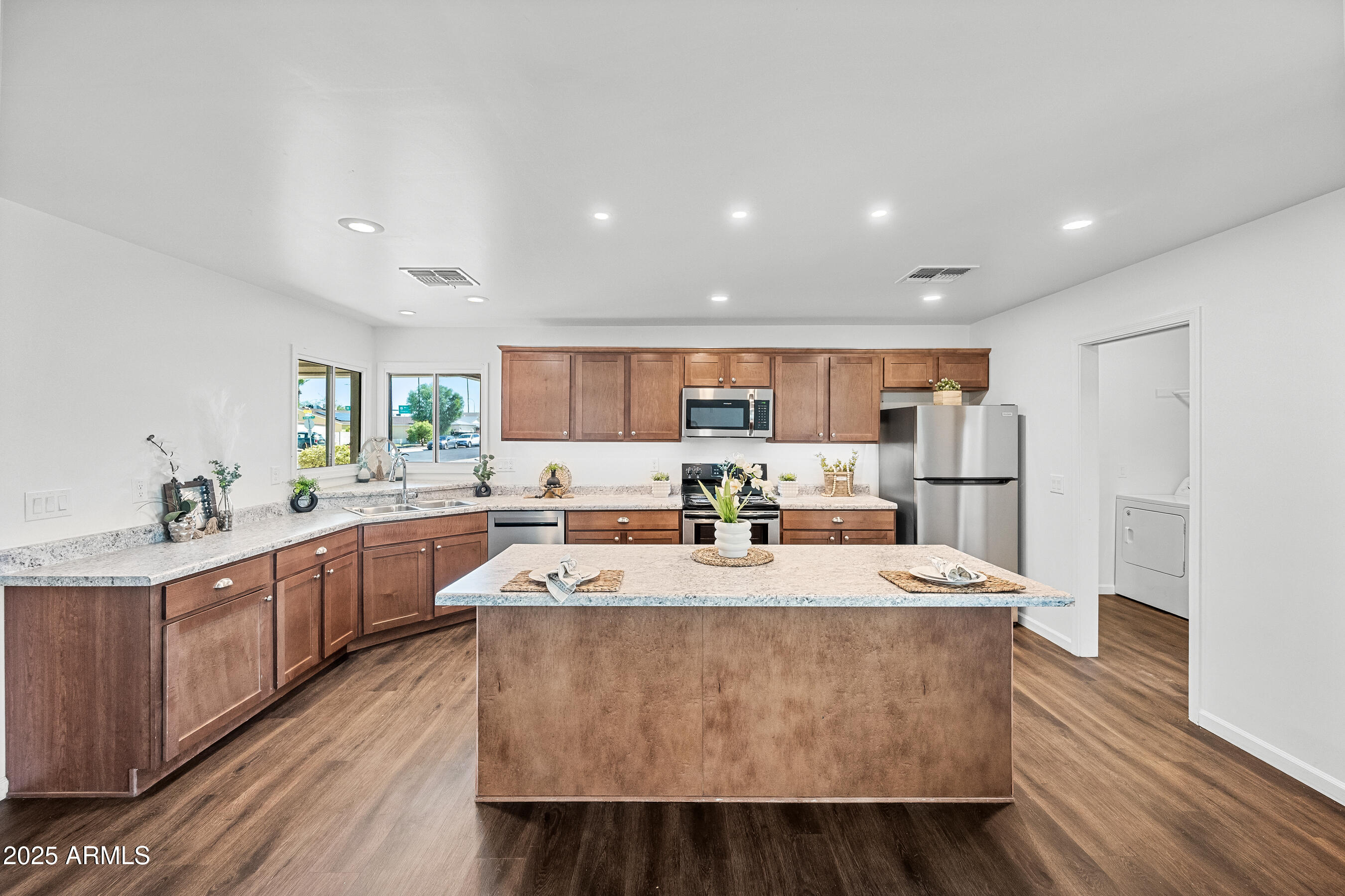 1720 E HERMOSA Drive