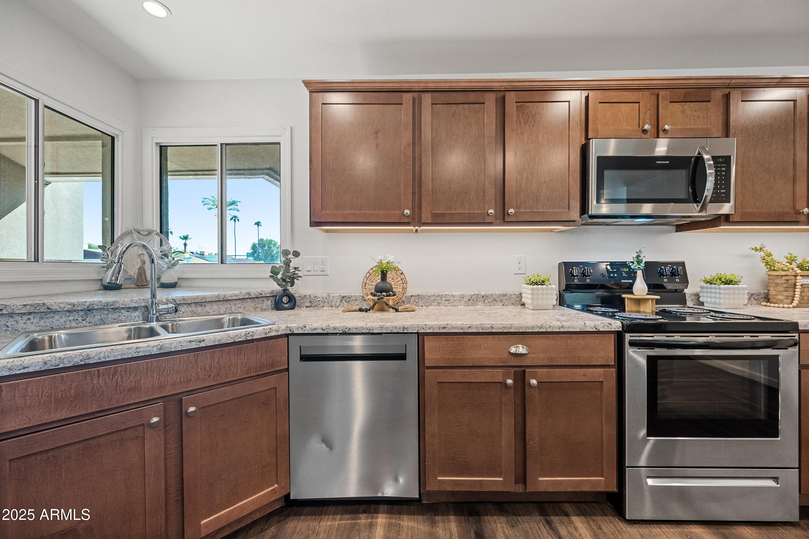 1720 E HERMOSA Drive