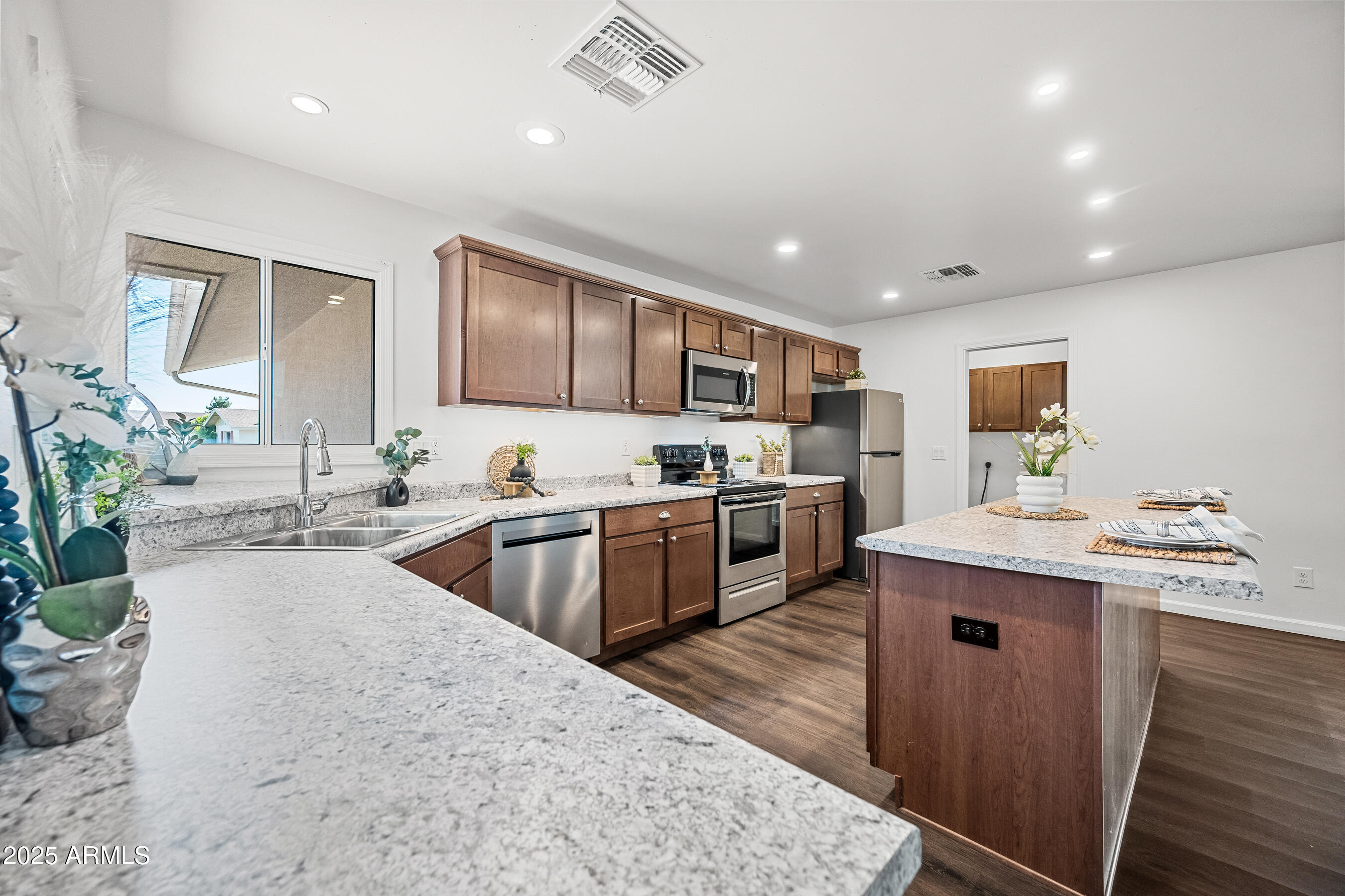 1720 E HERMOSA Drive