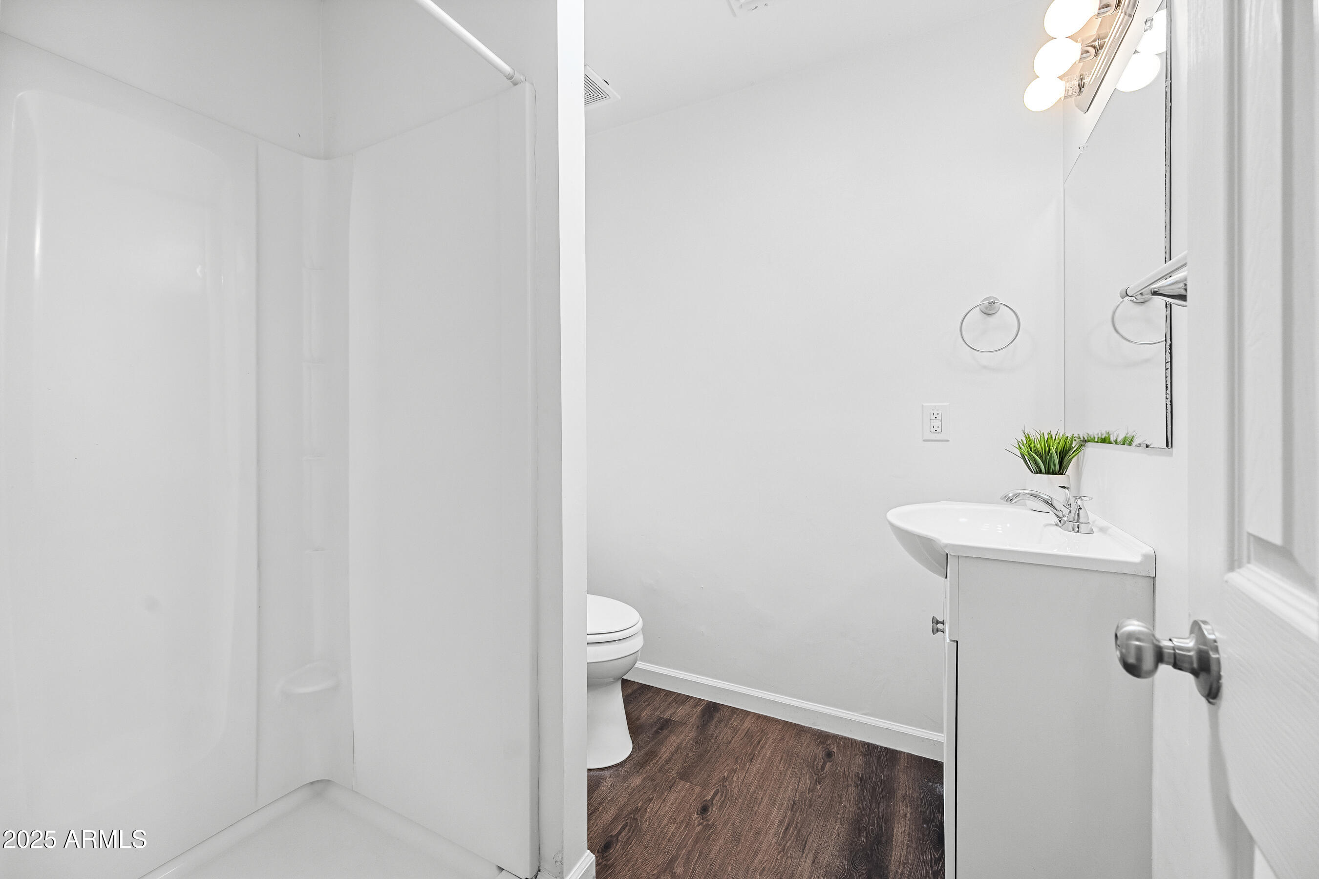 1720 E HERMOSA Drive