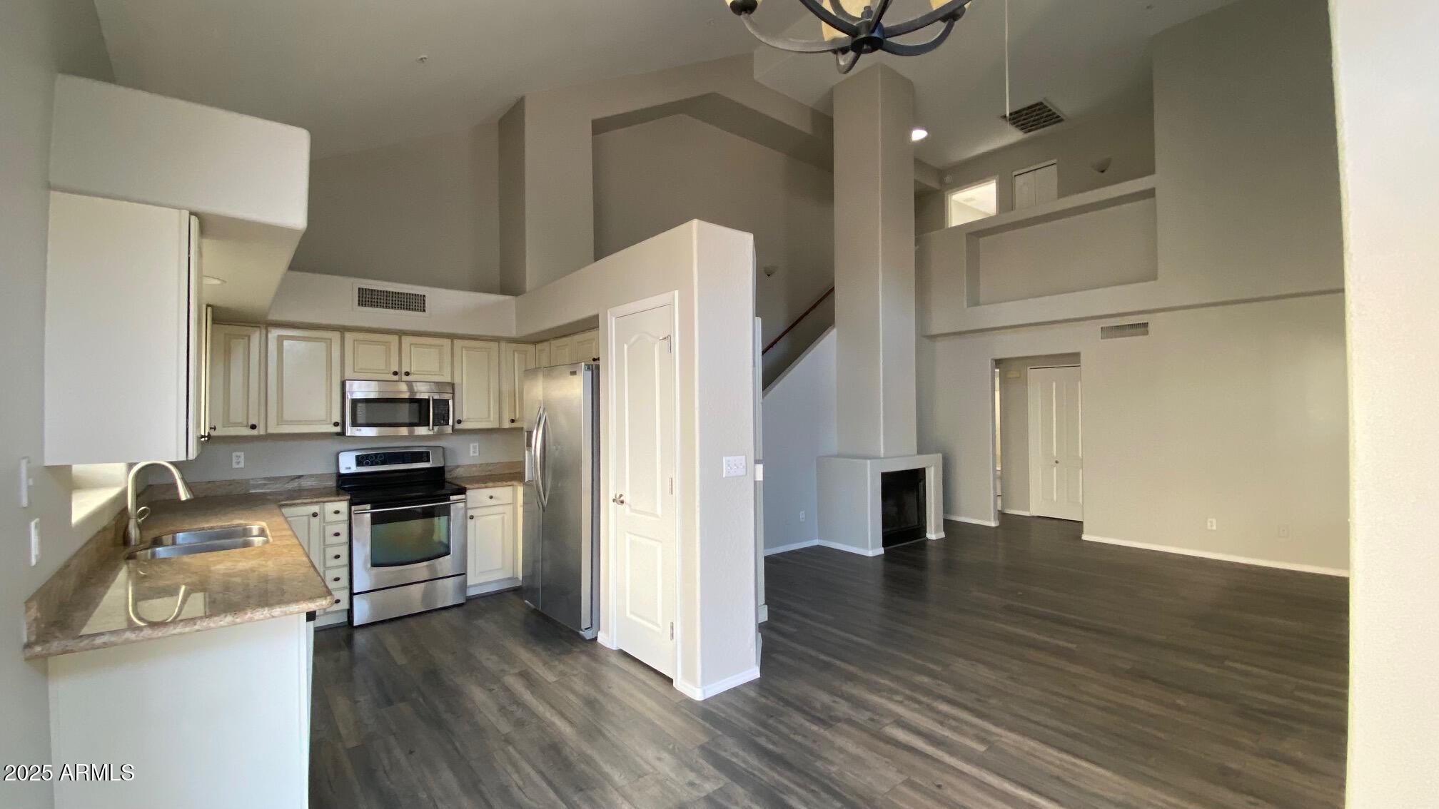 5665 W GALVESTON Street, 20