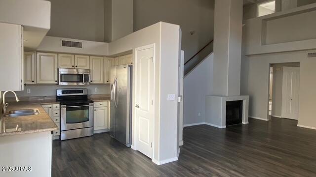 5665 W GALVESTON Street, 20