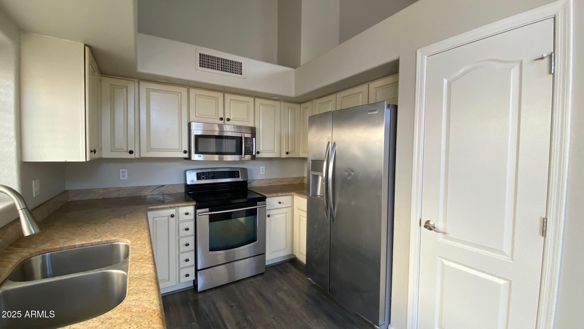 5665 W GALVESTON Street, 20