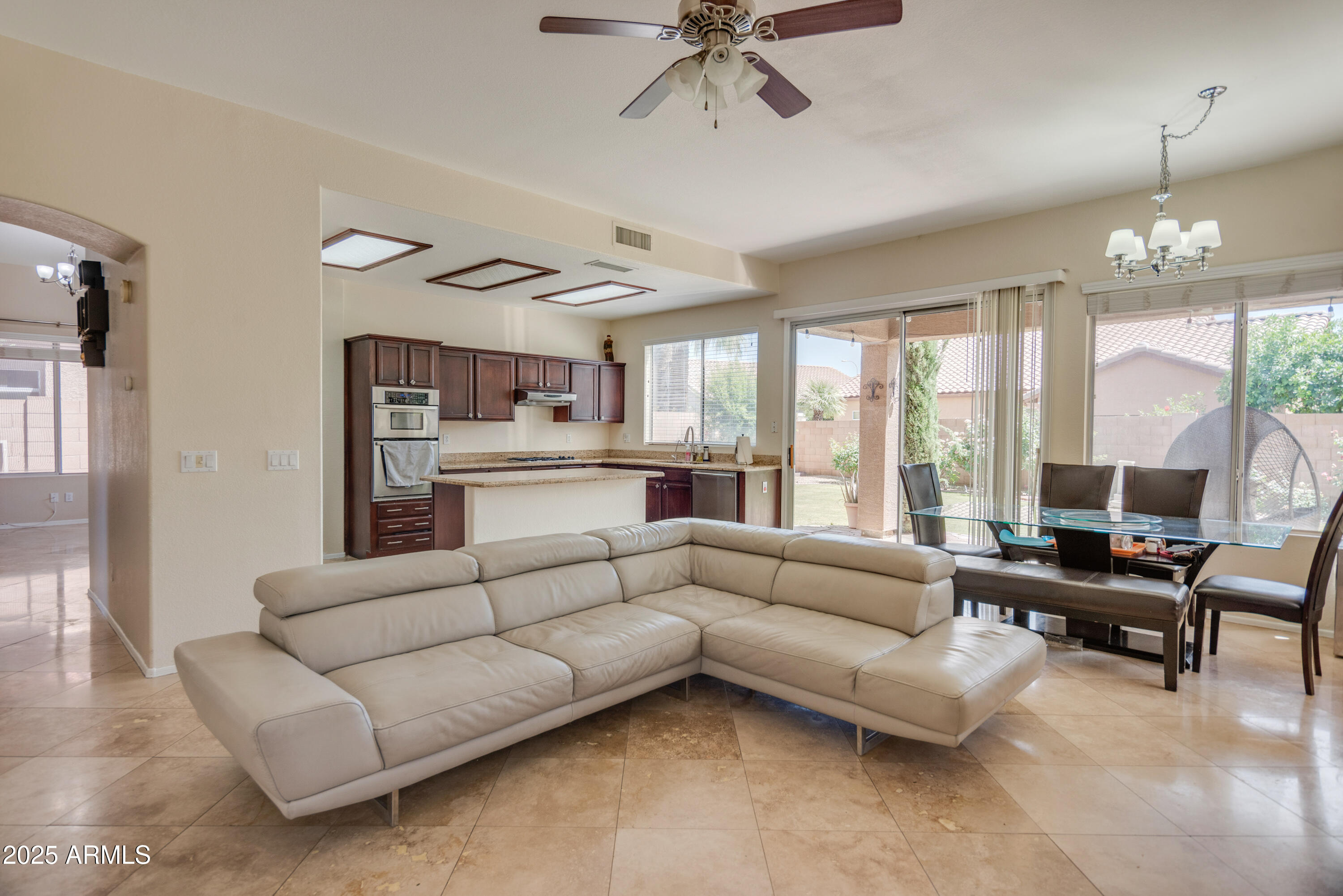 6911 W DEL RIO Street