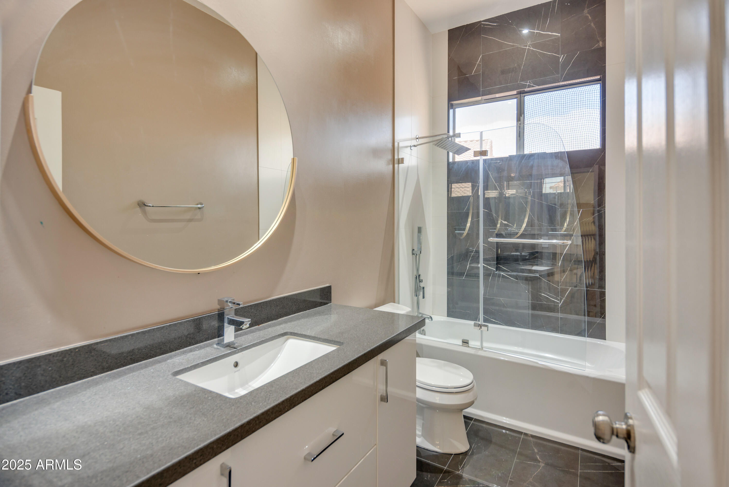 6911 W DEL RIO Street