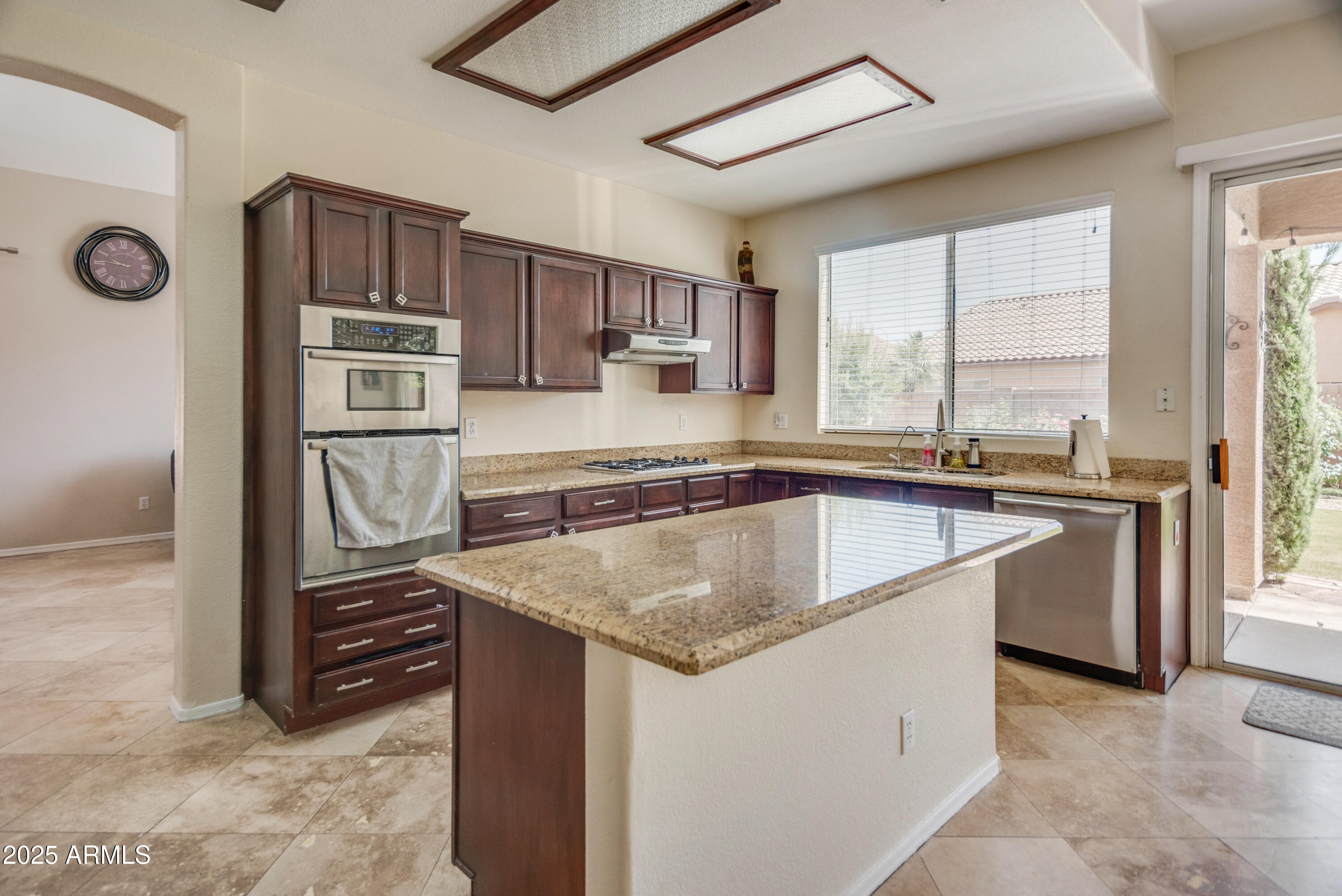 6911 W DEL RIO Street