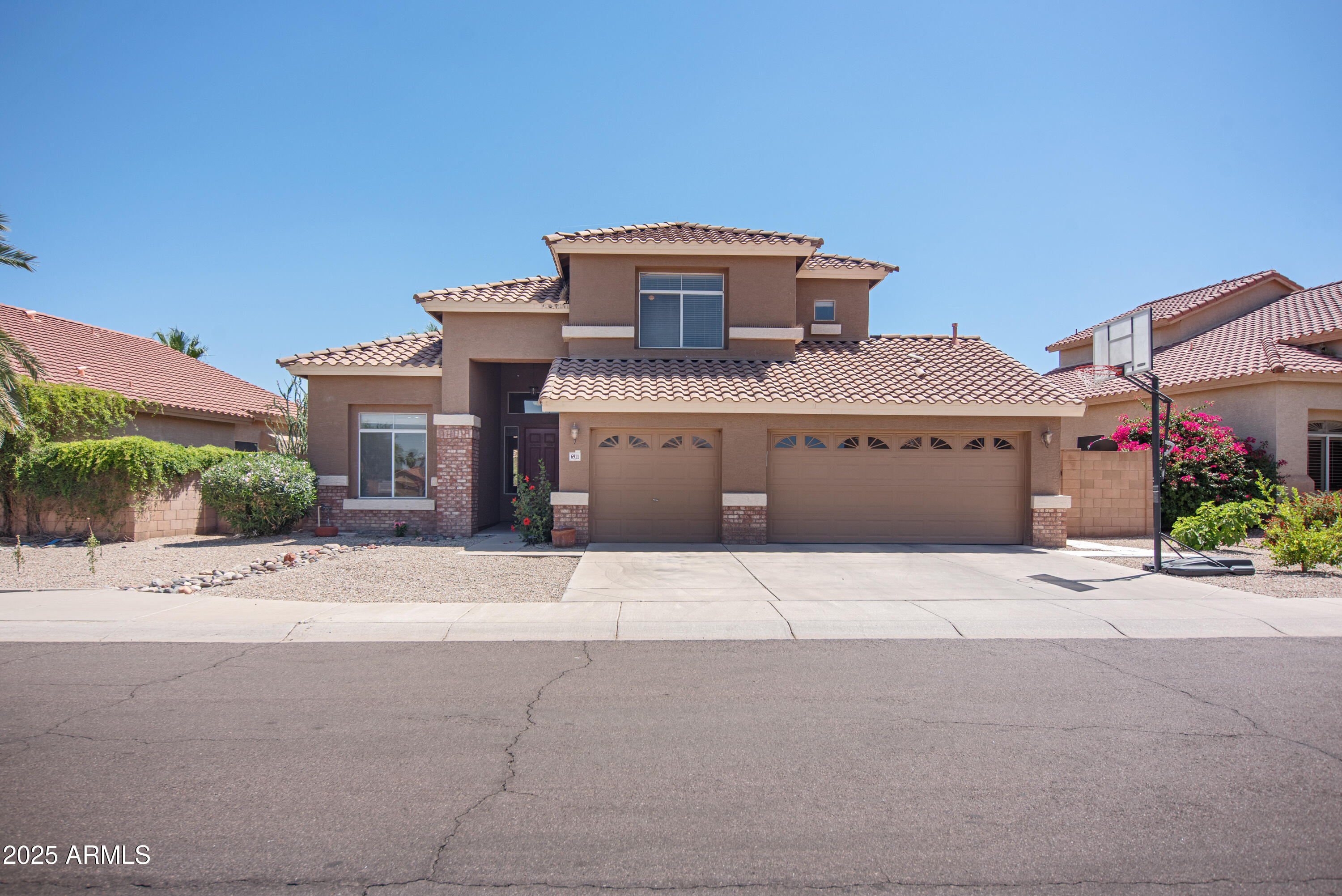 6911 W DEL RIO Street