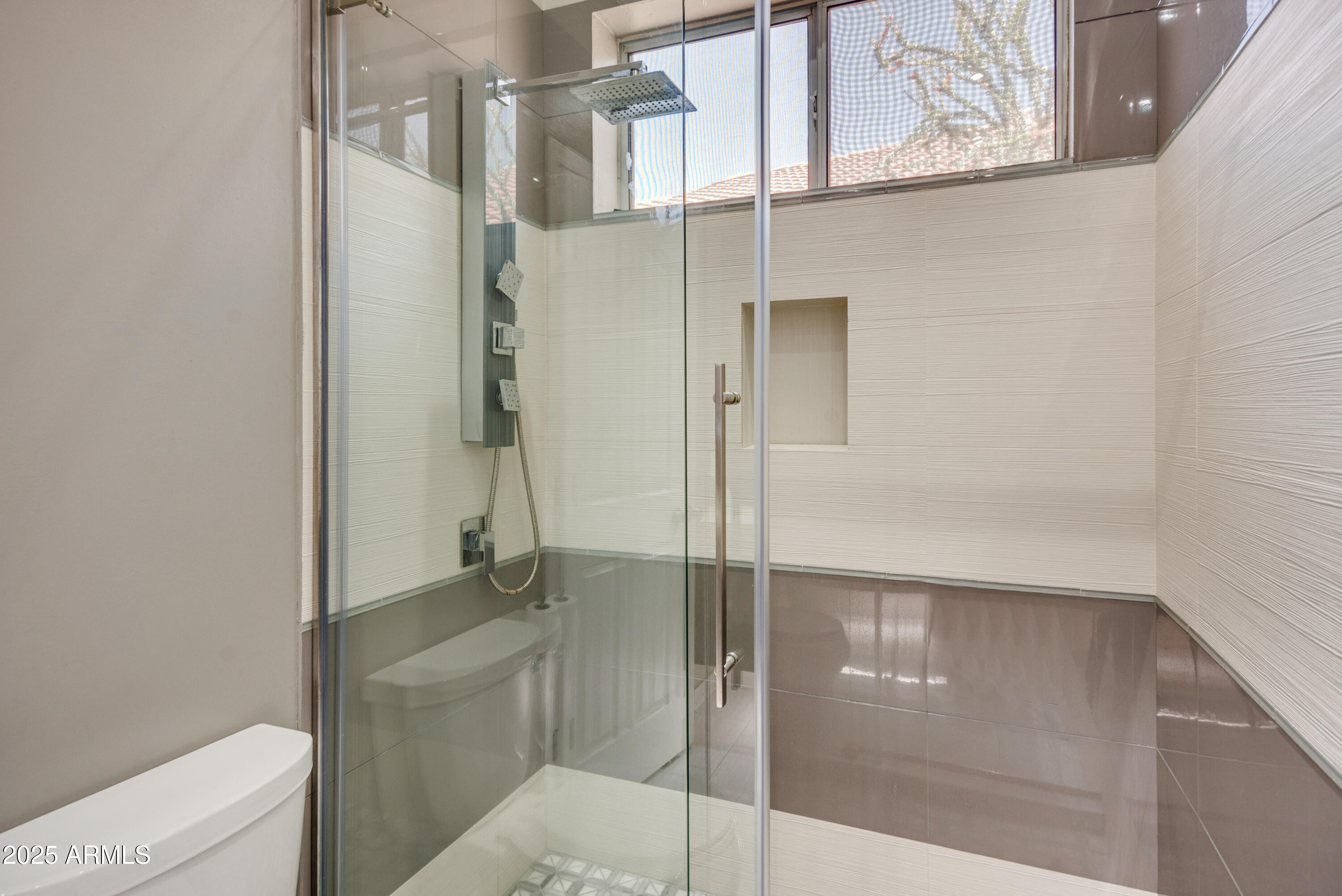 6911 W DEL RIO Street