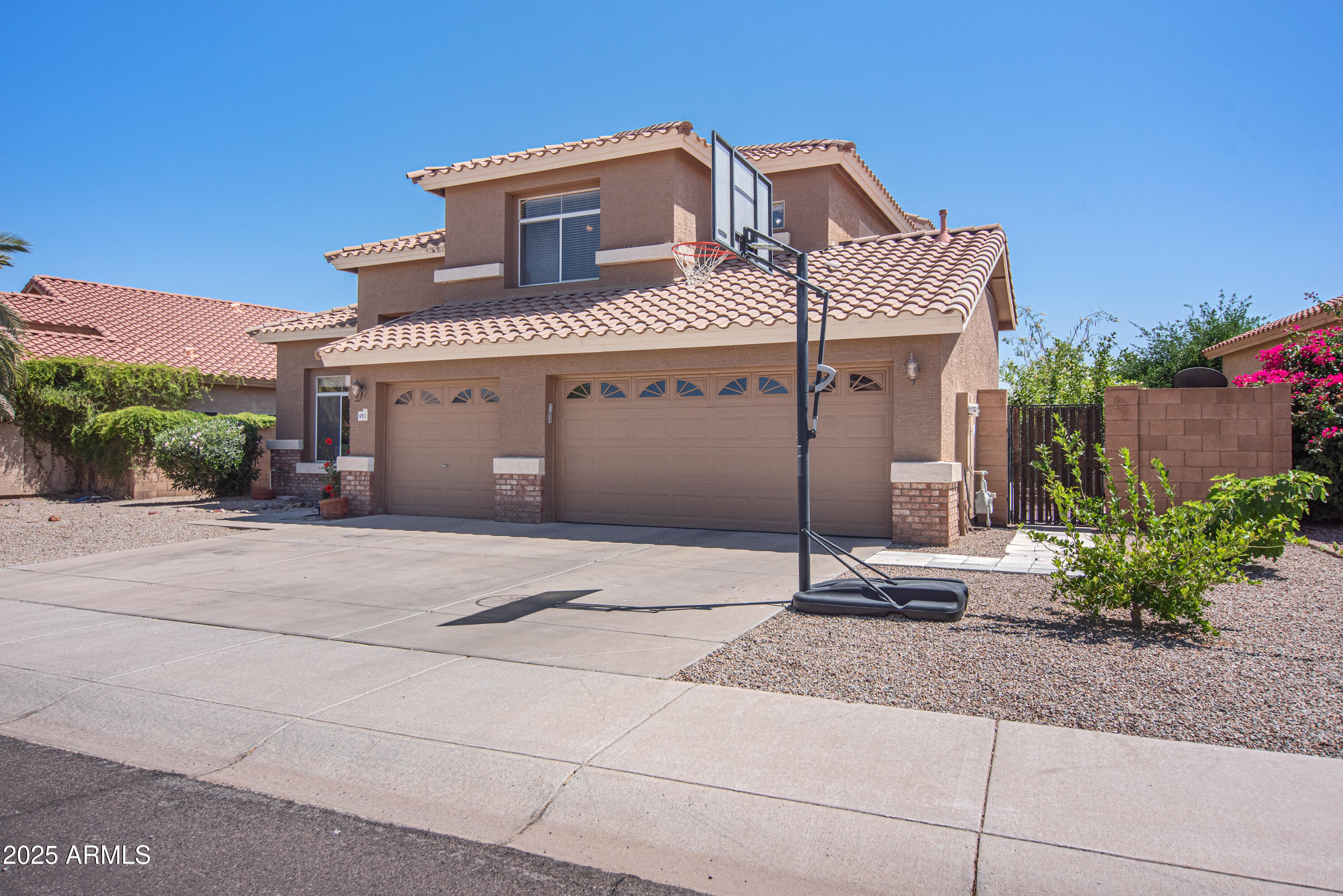 6911 W DEL RIO Street