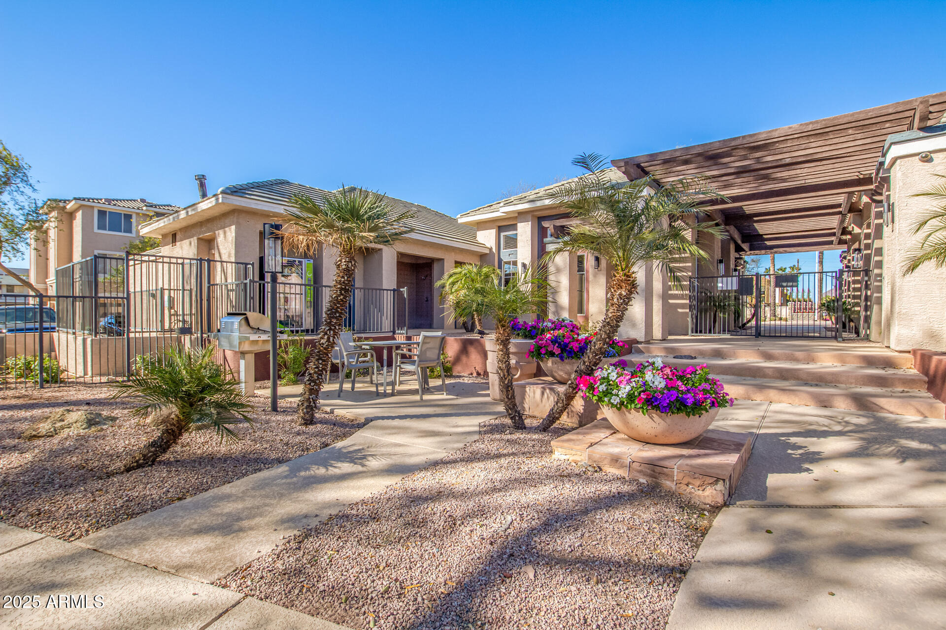 5345 E VAN BUREN Street, 130