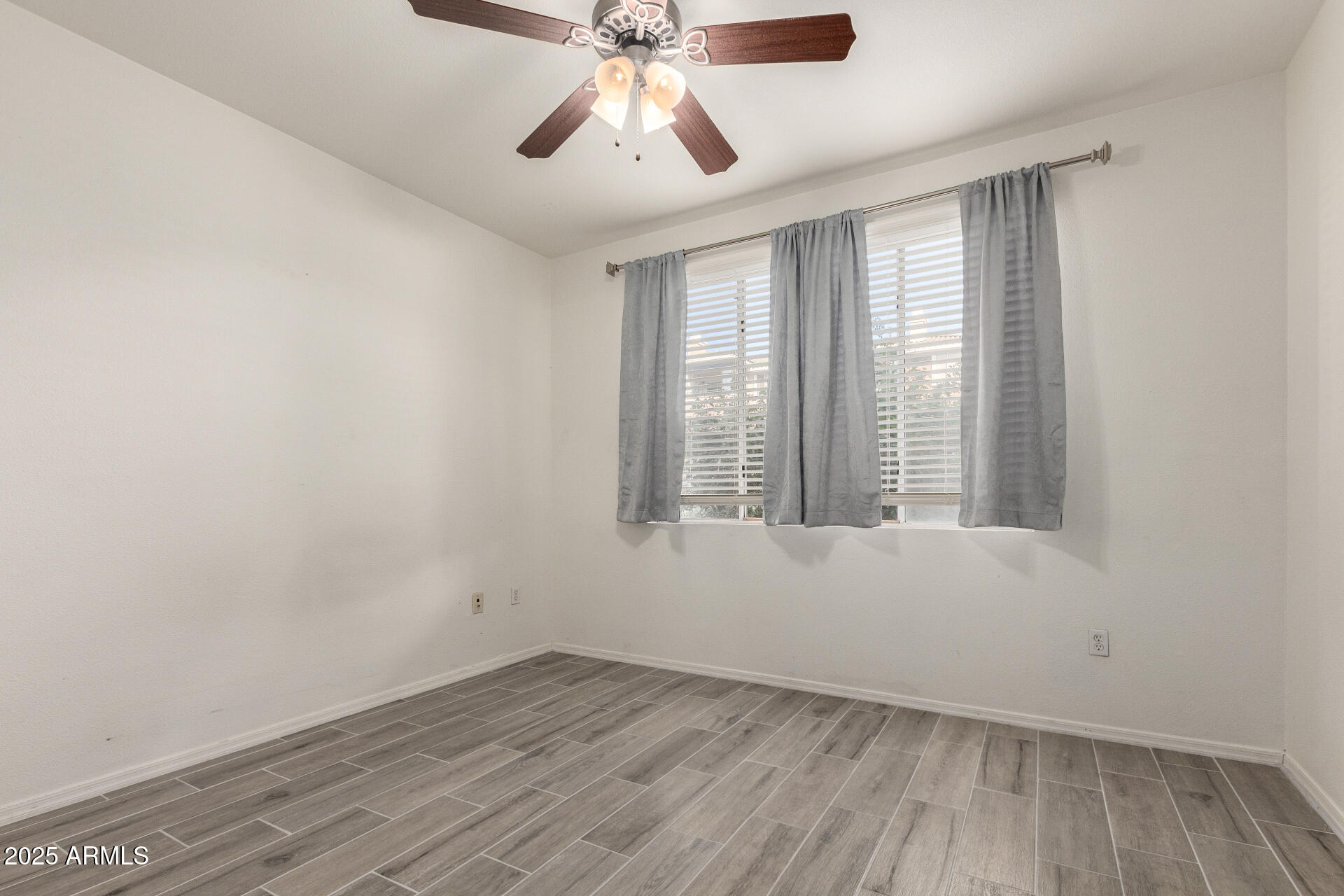 5345 E VAN BUREN Street, 130