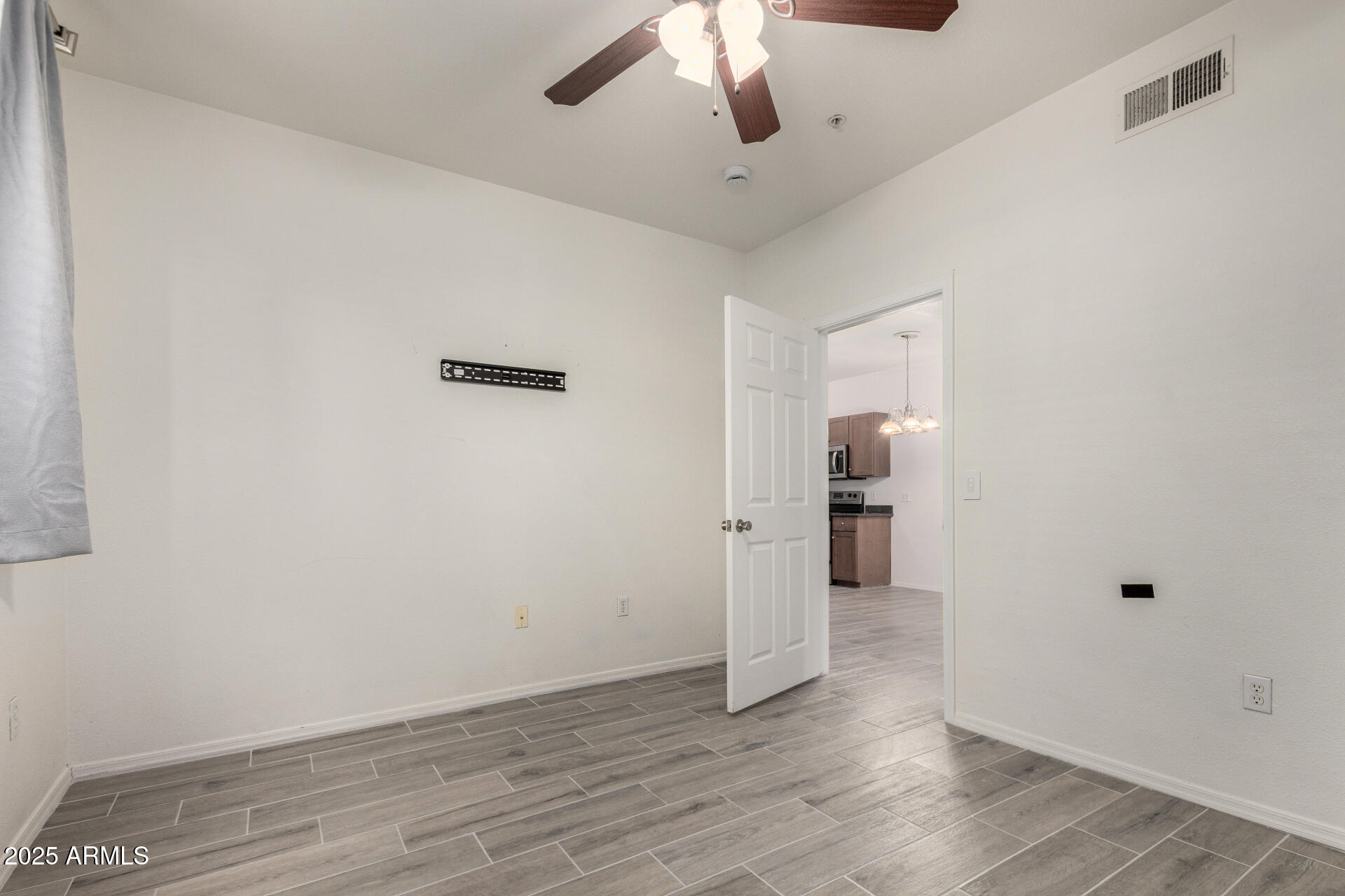 5345 E VAN BUREN Street, 130