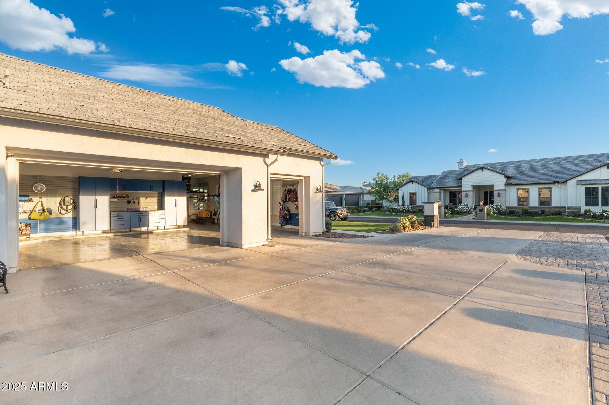 2656 E ORIOLE Drive