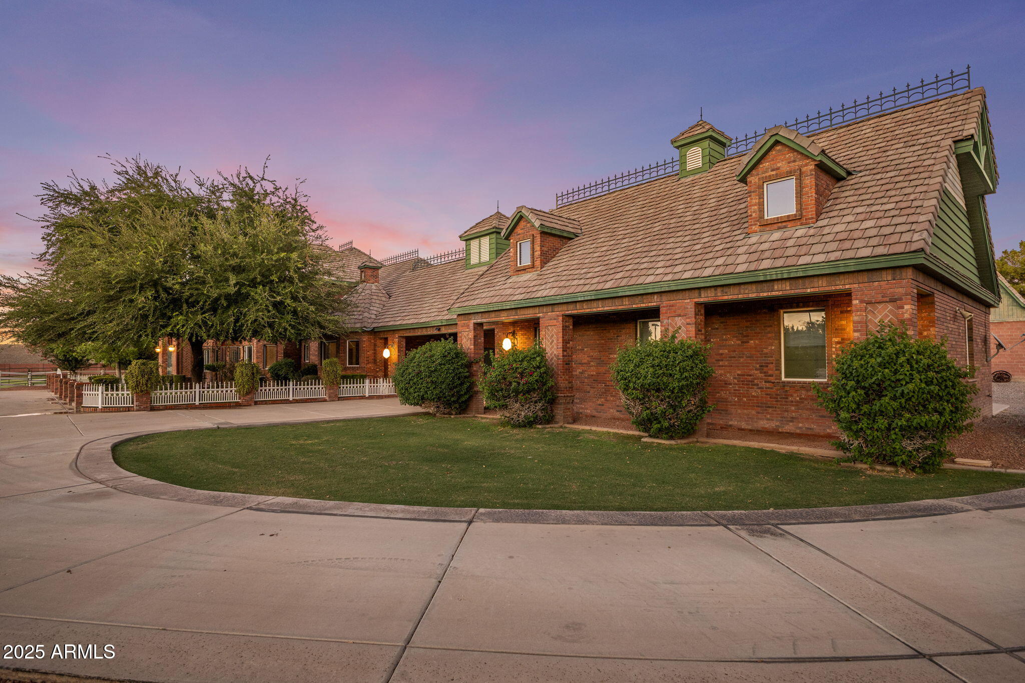 2025 S VAL VISTA Drive