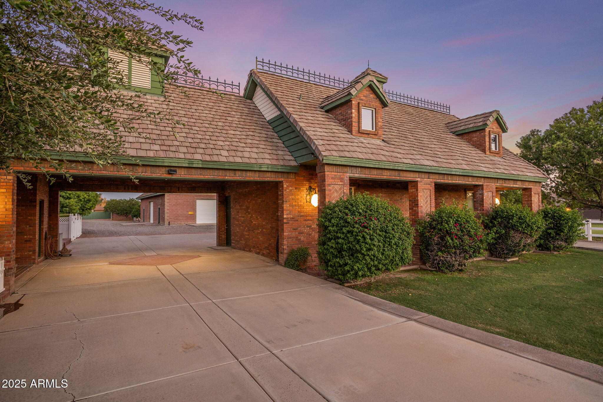 2025 S VAL VISTA Drive