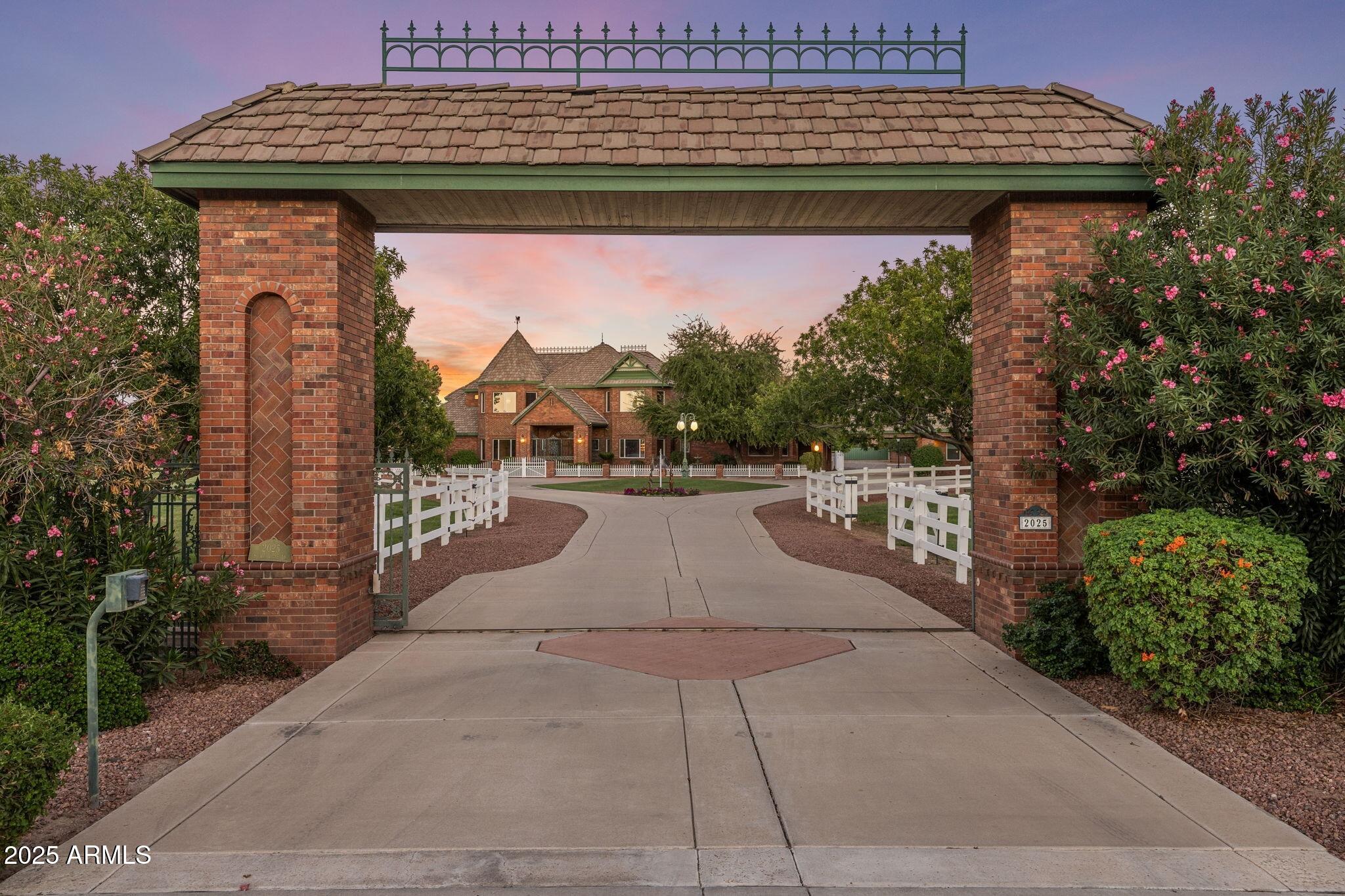 2025 S VAL VISTA Drive